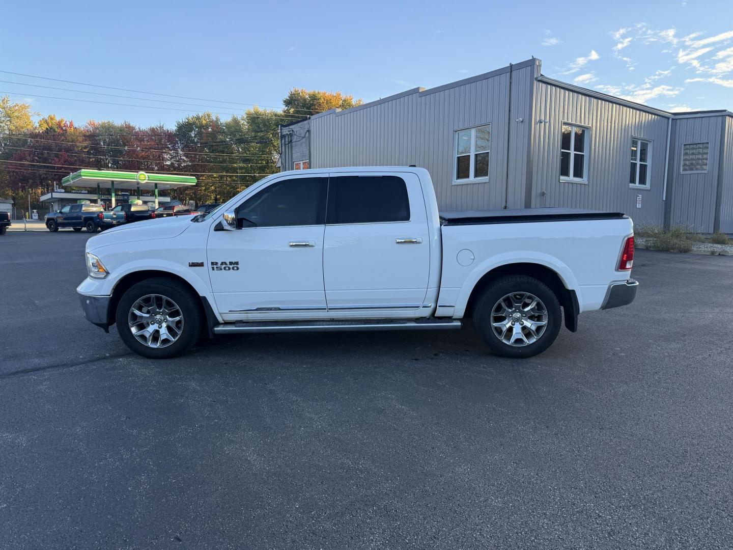 2017 White /Black RAM 1500 Limited Crew Cab SWB 4WD (1C6RR7PT4HS) with an 5.7L V8 OHV 16V engine, 8A transmission, located at 11115 Chardon Rd. , Chardon, OH, 44024, (440) 214-9705, 41.580246, -81.241943 - 2017 Ram 1500 Crew Cab Limited 4WD – Luxury and Power Combined Experience top-tier performance and comfort in this 2017 Ram 1500 Crew Cab Limited 4WD. Powered by a legendary 5.7L HEMI V8 engine with 395 HP and 410 lb-ft of torque, this truck offers an 8-speed automatic transmission, on-demand 4 - Photo#16