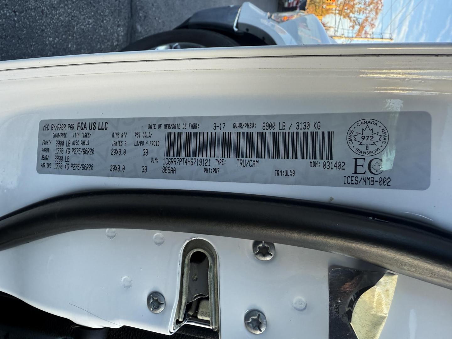 2017 White /Black RAM 1500 Limited Crew Cab SWB 4WD (1C6RR7PT4HS) with an 5.7L V8 OHV 16V engine, 8A transmission, located at 11115 Chardon Rd. , Chardon, OH, 44024, (440) 214-9705, 41.580246, -81.241943 - 2017 Ram 1500 Crew Cab Limited 4WD – Luxury and Power Combined Experience top-tier performance and comfort in this 2017 Ram 1500 Crew Cab Limited 4WD. Powered by a legendary 5.7L HEMI V8 engine with 395 HP and 410 lb-ft of torque, this truck offers an 8-speed automatic transmission, on-demand 4 - Photo#24