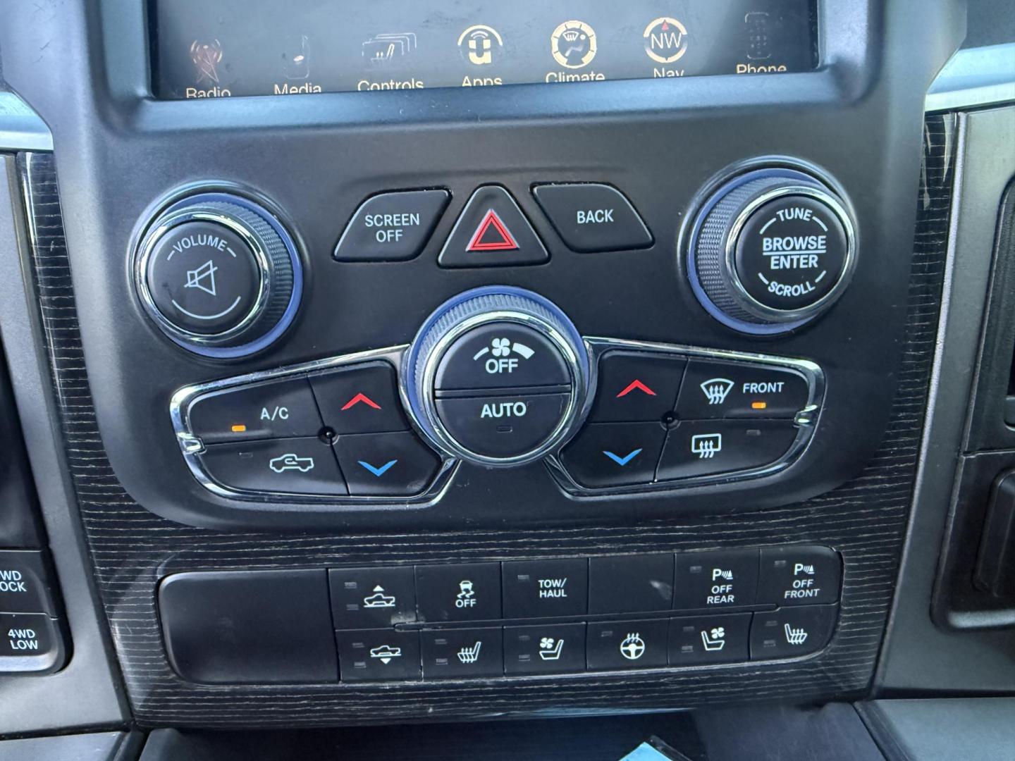 2017 White /Black RAM 1500 Limited Crew Cab SWB 4WD (1C6RR7PT4HS) with an 5.7L V8 OHV 16V engine, 8A transmission, located at 11115 Chardon Rd. , Chardon, OH, 44024, (440) 214-9705, 41.580246, -81.241943 - 2017 Ram 1500 Crew Cab Limited 4WD – Luxury and Power Combined Experience top-tier performance and comfort in this 2017 Ram 1500 Crew Cab Limited 4WD. Powered by a legendary 5.7L HEMI V8 engine with 395 HP and 410 lb-ft of torque, this truck offers an 8-speed automatic transmission, on-demand 4 - Photo#36