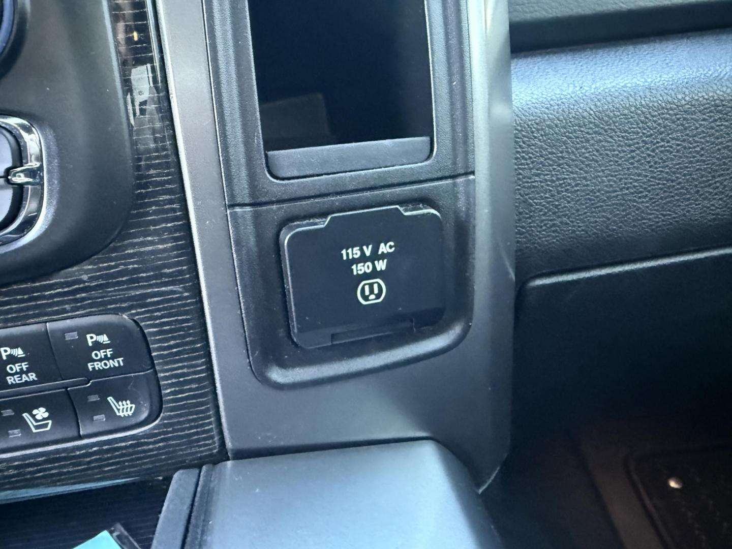 2017 White /Black RAM 1500 Limited Crew Cab SWB 4WD (1C6RR7PT4HS) with an 5.7L V8 OHV 16V engine, 8A transmission, located at 11115 Chardon Rd. , Chardon, OH, 44024, (440) 214-9705, 41.580246, -81.241943 - 2017 Ram 1500 Crew Cab Limited 4WD – Luxury and Power Combined Experience top-tier performance and comfort in this 2017 Ram 1500 Crew Cab Limited 4WD. Powered by a legendary 5.7L HEMI V8 engine with 395 HP and 410 lb-ft of torque, this truck offers an 8-speed automatic transmission, on-demand 4 - Photo#37