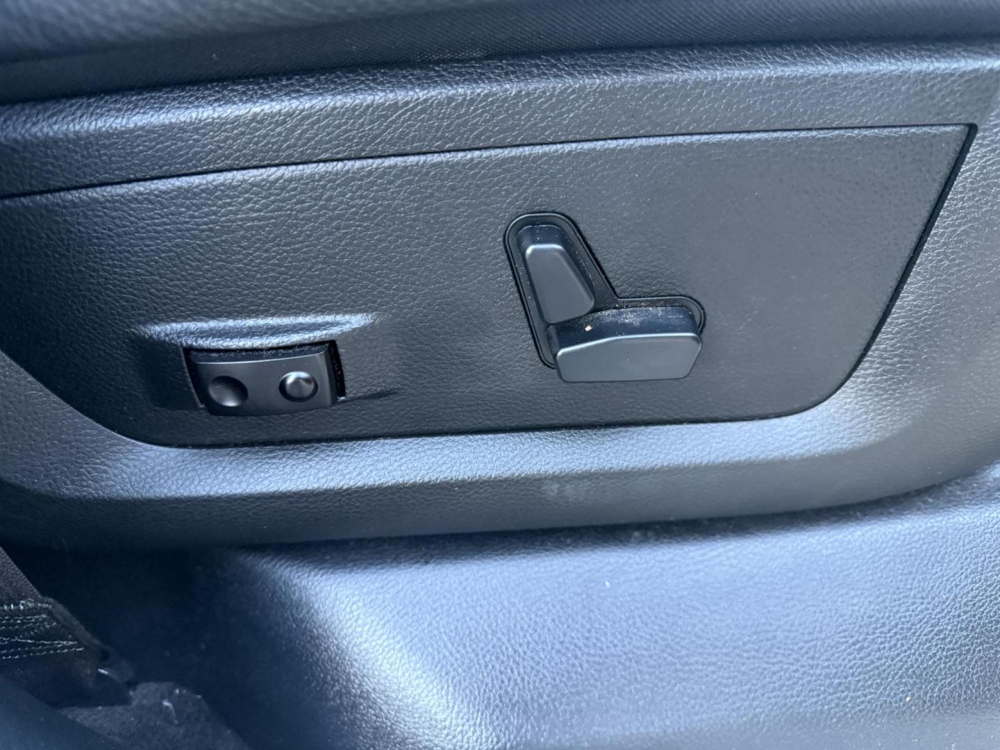 2017 White /Black RAM 1500 Limited Crew Cab SWB 4WD (1C6RR7PT4HS) with an 5.7L V8 OHV 16V engine, 8A transmission, located at 11115 Chardon Rd. , Chardon, OH, 44024, (440) 214-9705, 41.580246, -81.241943 - 2017 Ram 1500 Crew Cab Limited 4WD – Luxury and Power Combined Experience top-tier performance and comfort in this 2017 Ram 1500 Crew Cab Limited 4WD. Powered by a legendary 5.7L HEMI V8 engine with 395 HP and 410 lb-ft of torque, this truck offers an 8-speed automatic transmission, on-demand 4 - Photo#51