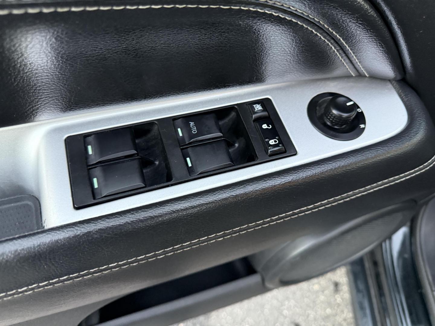 2015 Black /Black Jeep Compass Latitude 4WD (1C4NJDEB4FD) with an 2.4L I4 DOHC 16V engine, 6-Speed Automatic transmission, located at 11115 Chardon Rd. , Chardon, OH, 44024, (440) 214-9705, 41.580246, -81.241943 - Photo#17