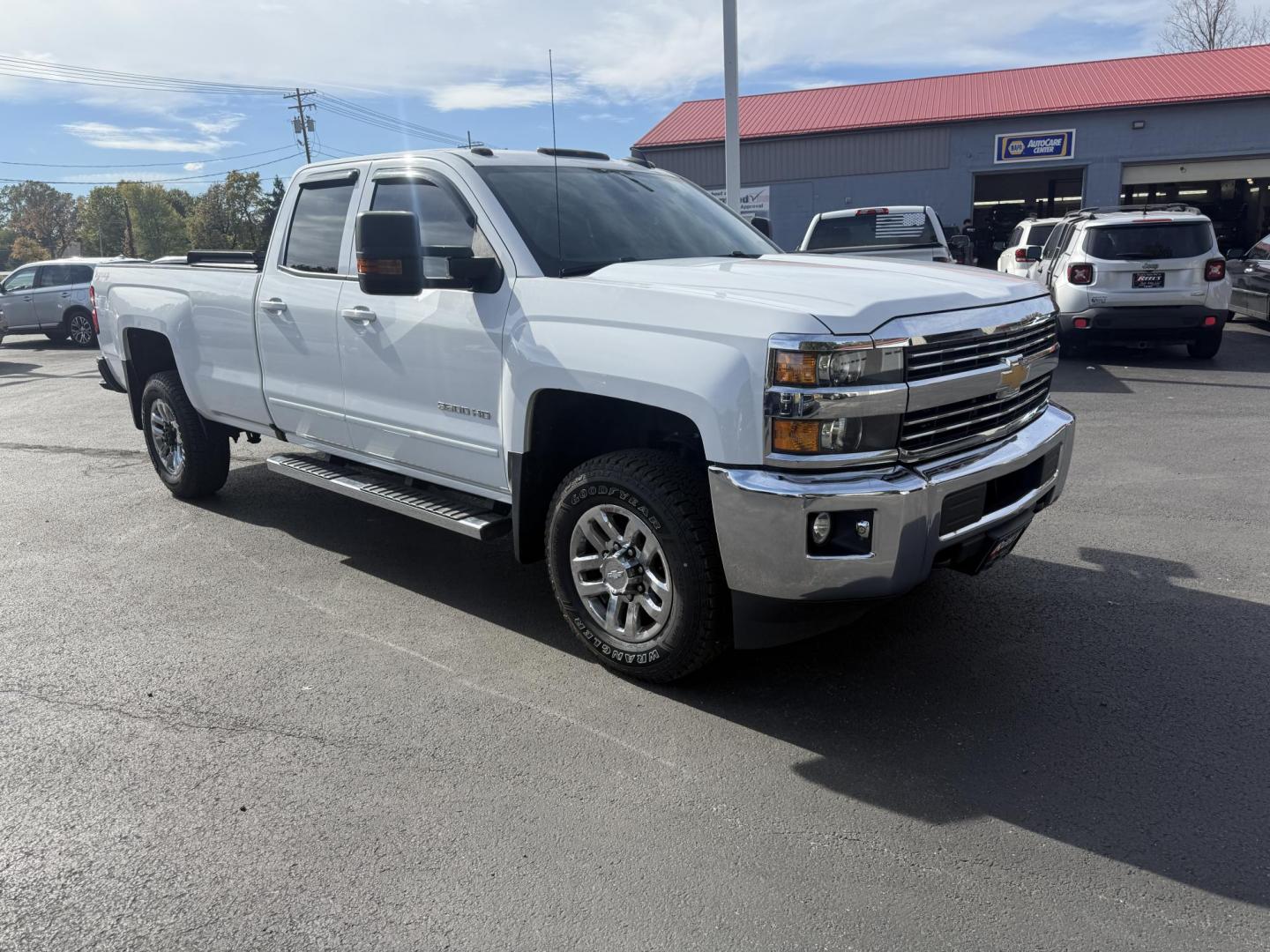 2017 White /Black Chevrolet Silverado 3500HD LT Double Cab Long Box 4WD (1GC2KZEG4HZ) with an 6.0L V8 OHV 16V FFV engine, 6A transmission, located at 547 E. Main St., Orwell, OH, 44076, (440) 437-5893, 41.535435, -80.847855 - Built to Haul, Loaded with Comfort – 2017 Silverado 3500 HD LT Double Cab Get the job done with confidence in this 2017 Chevrolet Silverado 3500 HD LT Double Cab Long Bed 4WD. Powered by a robust 6.0L Vortec V8 engine and a 6-speed automatic transmission with 4.10 gearing, this truck boasts a mas - Photo#2