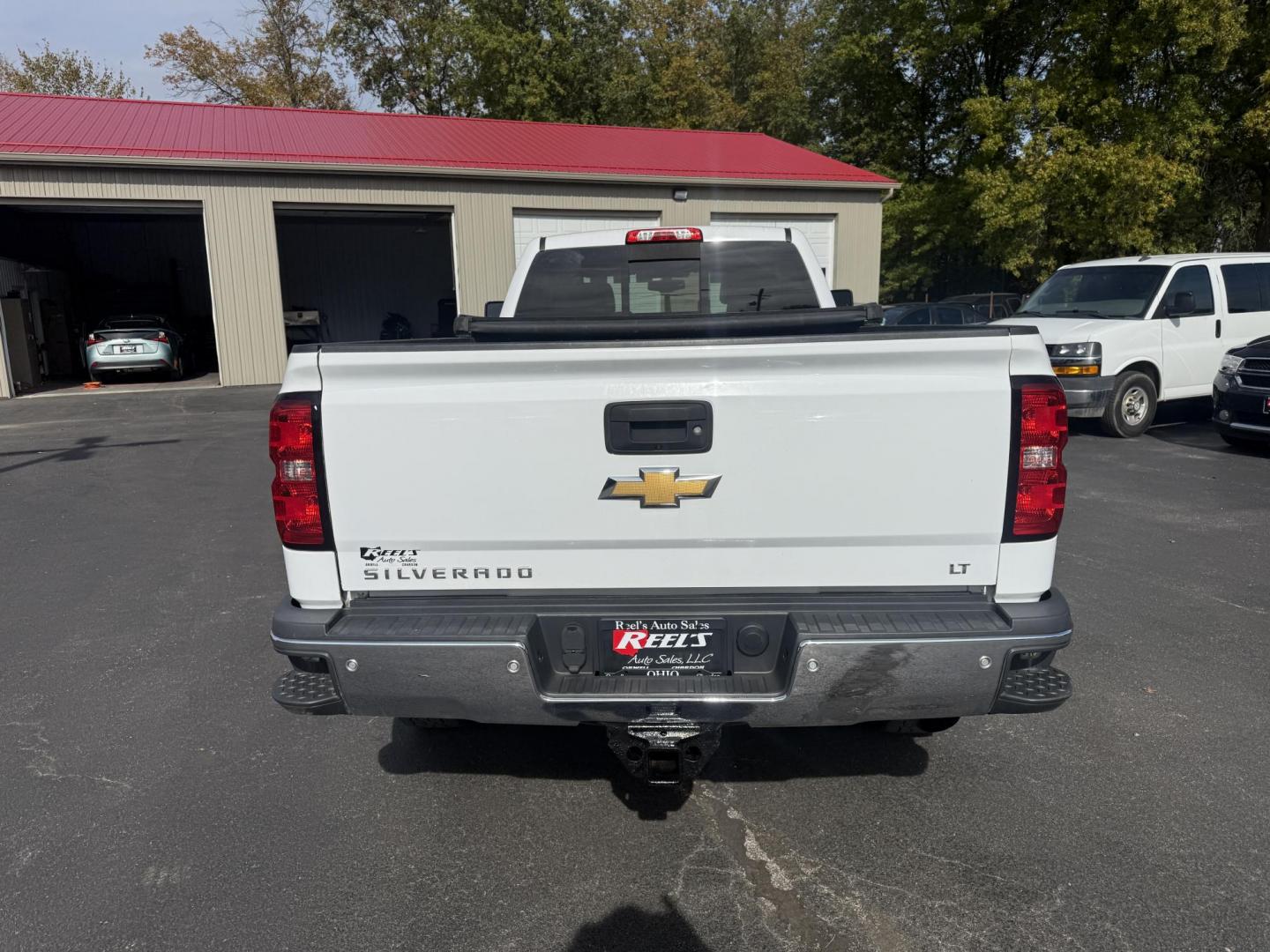 2017 White /Black Chevrolet Silverado 3500HD LT Double Cab Long Box 4WD (1GC2KZEG4HZ) with an 6.0L V8 OHV 16V FFV engine, 6A transmission, located at 547 E. Main St., Orwell, OH, 44076, (440) 437-5893, 41.535435, -80.847855 - Built to Haul, Loaded with Comfort – 2017 Silverado 3500 HD LT Double Cab Get the job done with confidence in this 2017 Chevrolet Silverado 3500 HD LT Double Cab Long Bed 4WD. Powered by a robust 6.0L Vortec V8 engine and a 6-speed automatic transmission with 4.10 gearing, this truck boasts a mas - Photo#9