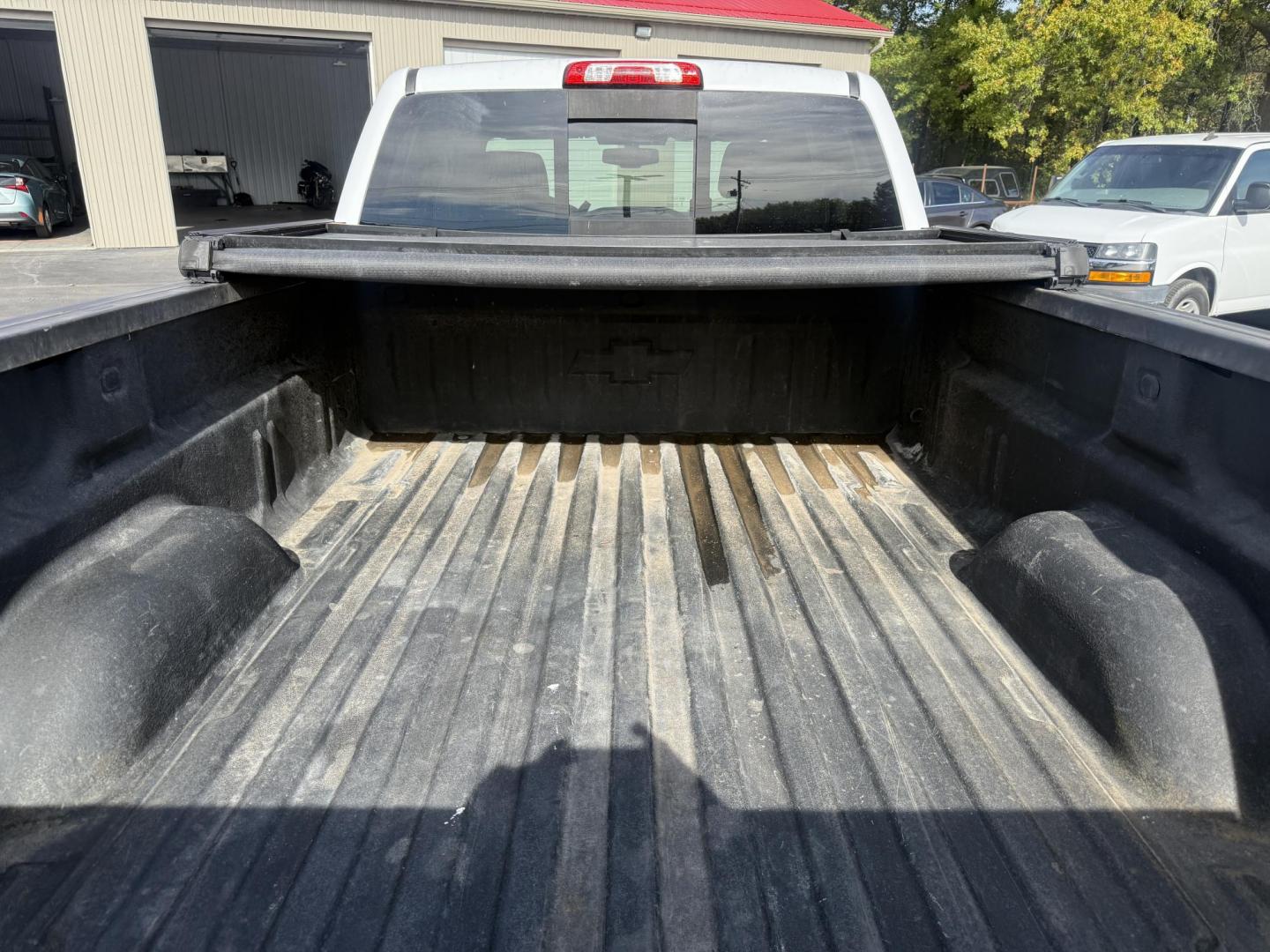 2017 White /Black Chevrolet Silverado 3500HD LT Double Cab Long Box 4WD (1GC2KZEG4HZ) with an 6.0L V8 OHV 16V FFV engine, 6A transmission, located at 547 E. Main St., Orwell, OH, 44076, (440) 437-5893, 41.535435, -80.847855 - Built to Haul, Loaded with Comfort – 2017 Silverado 3500 HD LT Double Cab Get the job done with confidence in this 2017 Chevrolet Silverado 3500 HD LT Double Cab Long Bed 4WD. Powered by a robust 6.0L Vortec V8 engine and a 6-speed automatic transmission with 4.10 gearing, this truck boasts a mas - Photo#10