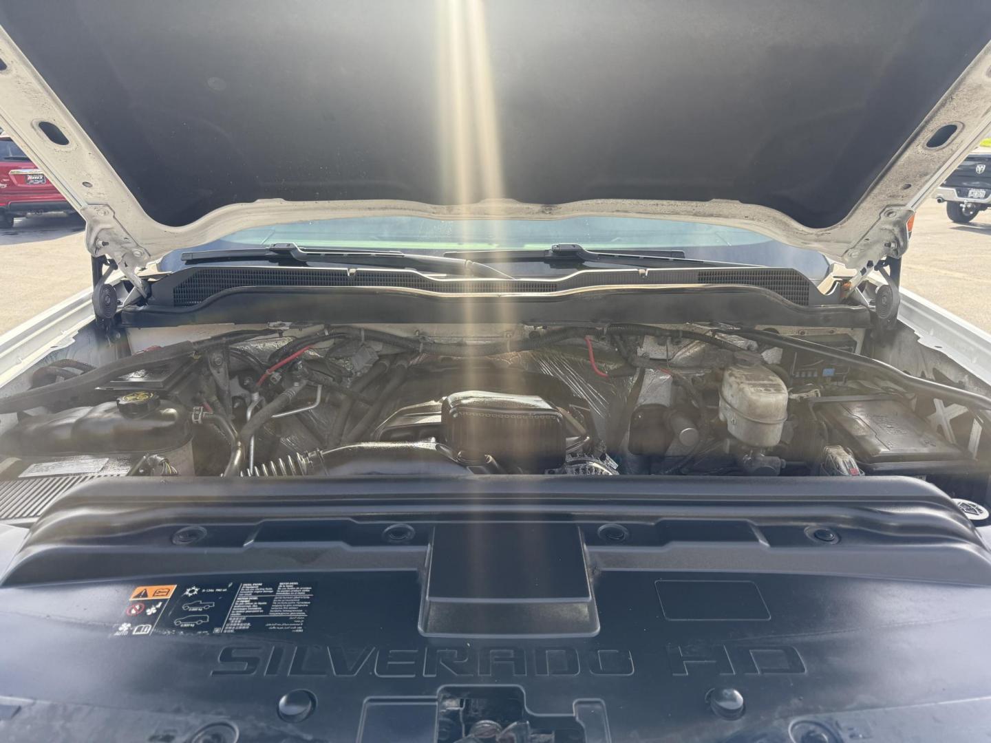 2017 White /Black Chevrolet Silverado 3500HD LT Double Cab Long Box 4WD (1GC2KZEG4HZ) with an 6.0L V8 OHV 16V FFV engine, 6A transmission, located at 547 E. Main St., Orwell, OH, 44076, (440) 437-5893, 41.535435, -80.847855 - Built to Haul, Loaded with Comfort – 2017 Silverado 3500 HD LT Double Cab Get the job done with confidence in this 2017 Chevrolet Silverado 3500 HD LT Double Cab Long Bed 4WD. Powered by a robust 6.0L Vortec V8 engine and a 6-speed automatic transmission with 4.10 gearing, this truck boasts a mas - Photo#16