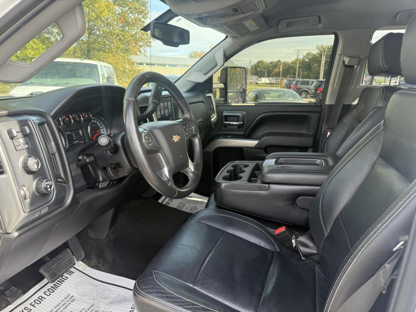 2017 White /Black Chevrolet Silverado 3500HD LT Double Cab Long Box 4WD (1GC2KZEG4HZ) with an 6.0L V8 OHV 16V FFV engine, 6A transmission, located at 547 E. Main St., Orwell, OH, 44076, (440) 437-5893, 41.535435, -80.847855 - Built to Haul, Loaded with Comfort – 2017 Silverado 3500 HD LT Double Cab Get the job done with confidence in this 2017 Chevrolet Silverado 3500 HD LT Double Cab Long Bed 4WD. Powered by a robust 6.0L Vortec V8 engine and a 6-speed automatic transmission with 4.10 gearing, this truck boasts a mas - Photo#18