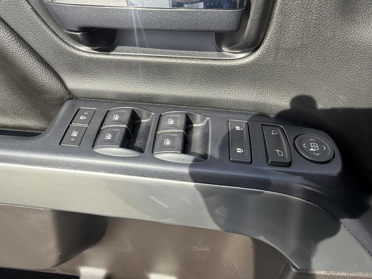 2017 White /Black Chevrolet Silverado 3500HD LT Double Cab Long Box 4WD (1GC2KZEG4HZ) with an 6.0L V8 OHV 16V FFV engine, 6A transmission, located at 547 E. Main St., Orwell, OH, 44076, (440) 437-5893, 41.535435, -80.847855 - Built to Haul, Loaded with Comfort – 2017 Silverado 3500 HD LT Double Cab Get the job done with confidence in this 2017 Chevrolet Silverado 3500 HD LT Double Cab Long Bed 4WD. Powered by a robust 6.0L Vortec V8 engine and a 6-speed automatic transmission with 4.10 gearing, this truck boasts a mas - Photo#20
