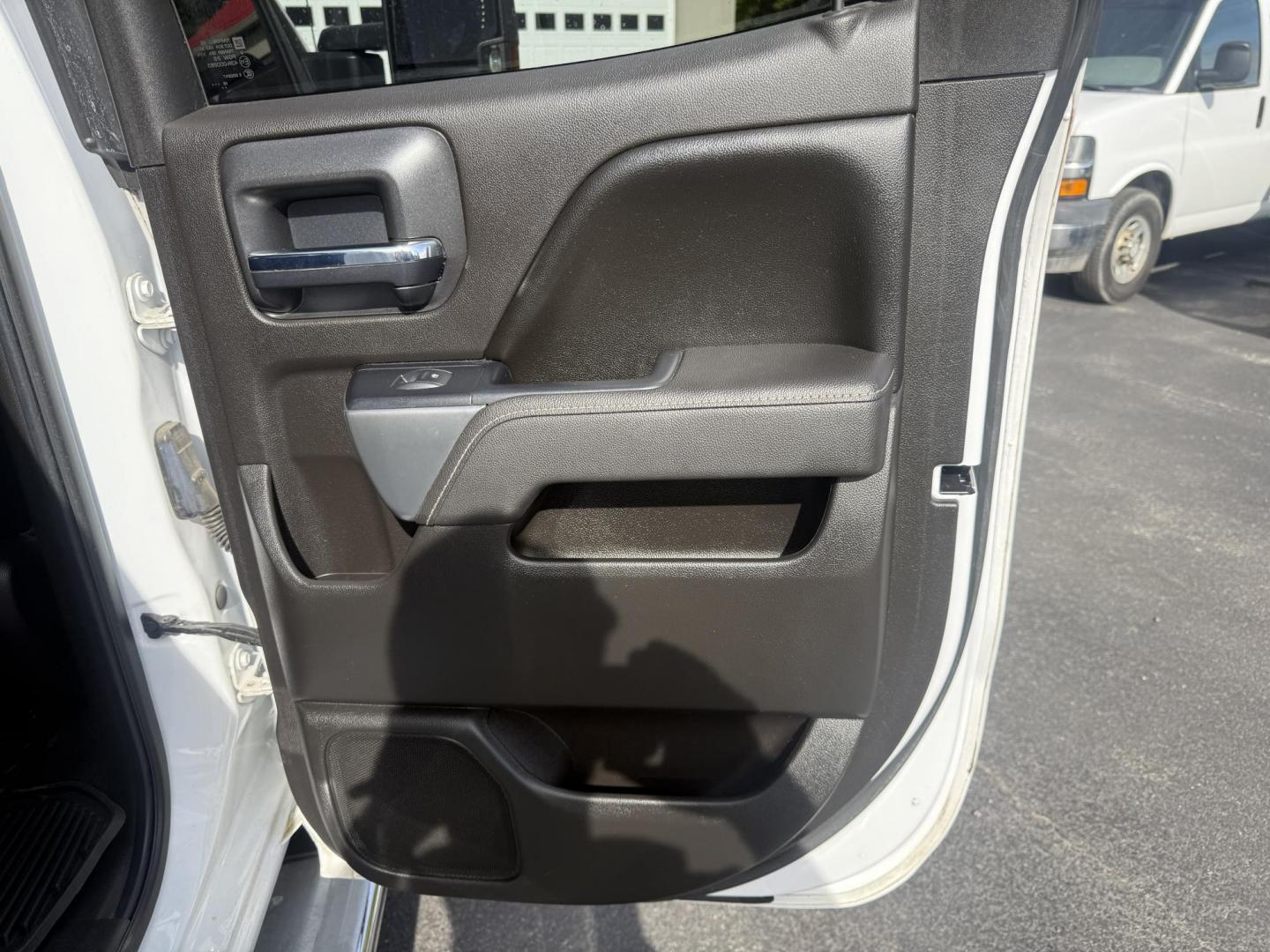 2017 White /Black Chevrolet Silverado 3500HD LT Double Cab Long Box 4WD (1GC2KZEG4HZ) with an 6.0L V8 OHV 16V FFV engine, 6A transmission, located at 547 E. Main St., Orwell, OH, 44076, (440) 437-5893, 41.535435, -80.847855 - Built to Haul, Loaded with Comfort – 2017 Silverado 3500 HD LT Double Cab Get the job done with confidence in this 2017 Chevrolet Silverado 3500 HD LT Double Cab Long Bed 4WD. Powered by a robust 6.0L Vortec V8 engine and a 6-speed automatic transmission with 4.10 gearing, this truck boasts a mas - Photo#40