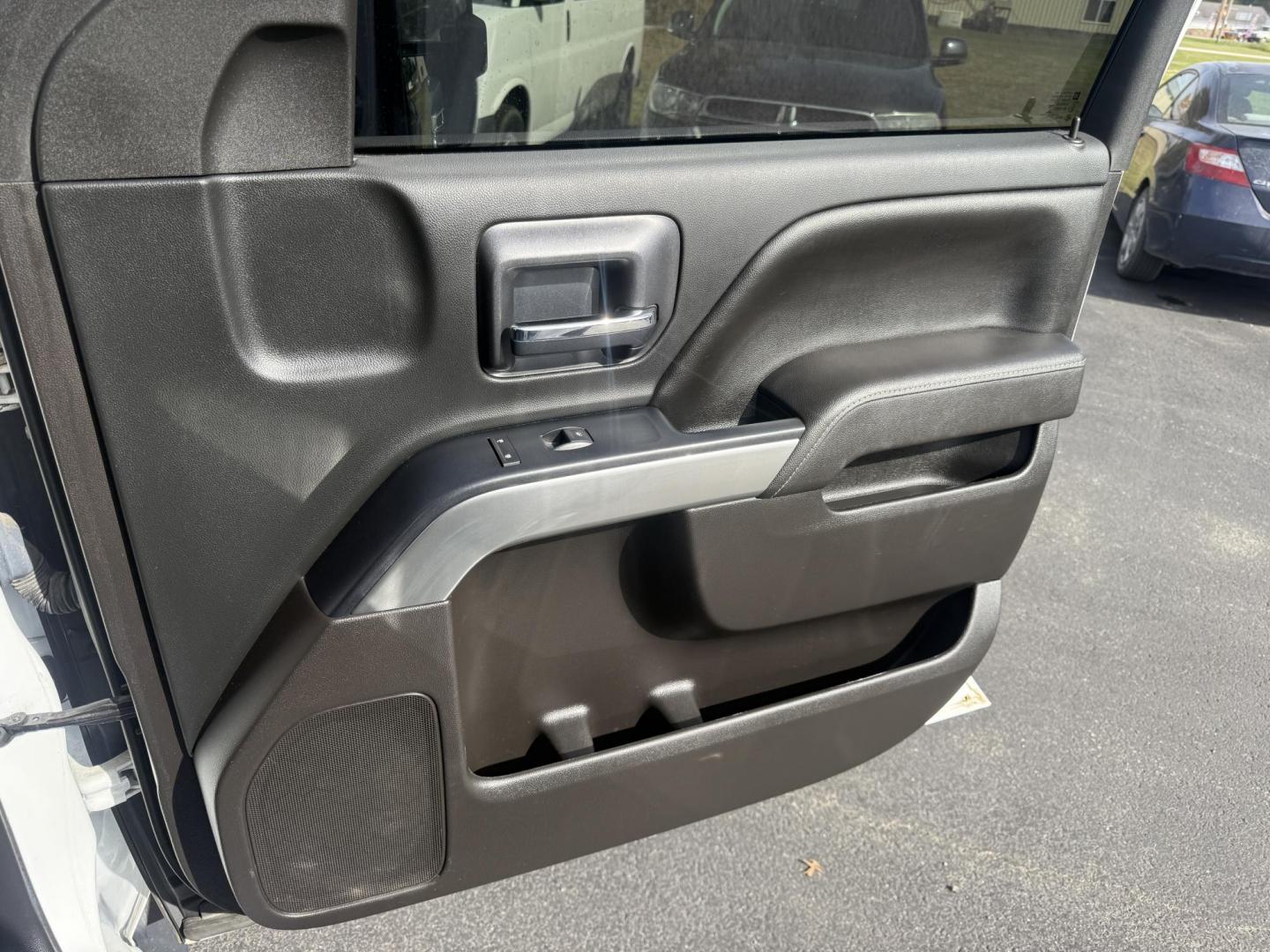 2017 White /Black Chevrolet Silverado 3500HD LT Double Cab Long Box 4WD (1GC2KZEG4HZ) with an 6.0L V8 OHV 16V FFV engine, 6A transmission, located at 547 E. Main St., Orwell, OH, 44076, (440) 437-5893, 41.535435, -80.847855 - Built to Haul, Loaded with Comfort – 2017 Silverado 3500 HD LT Double Cab Get the job done with confidence in this 2017 Chevrolet Silverado 3500 HD LT Double Cab Long Bed 4WD. Powered by a robust 6.0L Vortec V8 engine and a 6-speed automatic transmission with 4.10 gearing, this truck boasts a mas - Photo#48