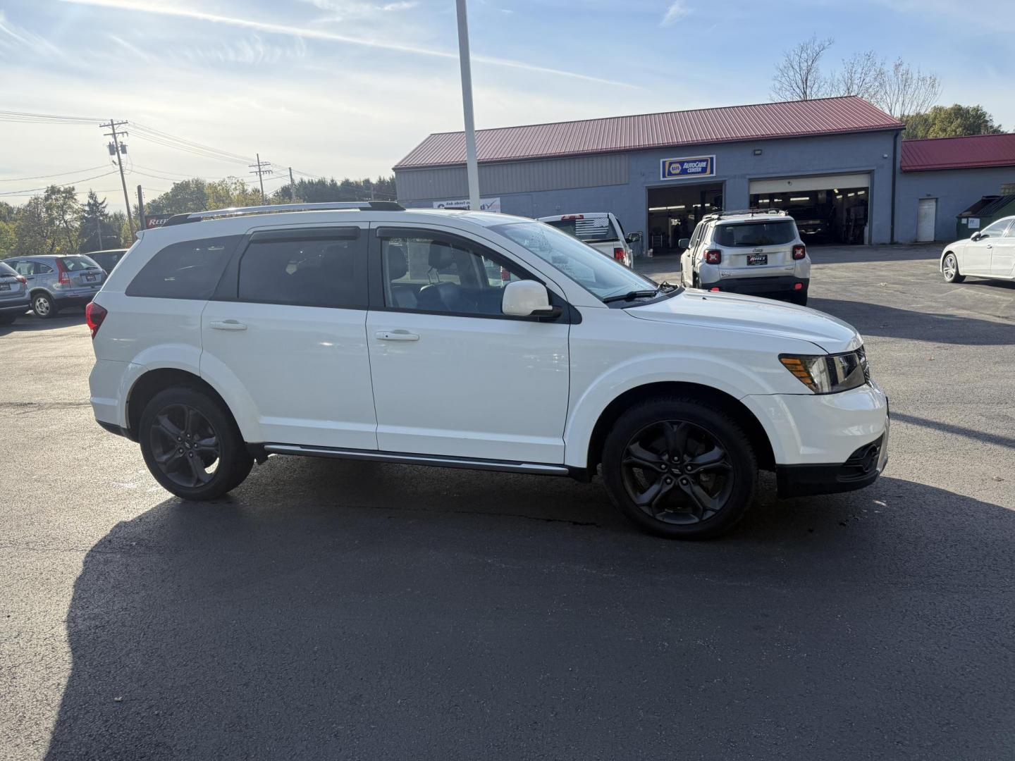 2018 White /Black Dodge Journey Crossroad AWD (3C4PDDGG1JT) with an 3.6L V6 DOHC 24V engine, 6A transmission, located at 547 E. Main St., Orwell, OH, 44076, (440) 437-5893, 41.535435, -80.847855 - Adventure-Ready and Family-Focused – 2018 Dodge Journey Crossroad AWD Embrace every journey with confidence in this 2018 Dodge Journey Crossroad AWD. Powered by the reliable 3.6L Pentastar V6 engine and a smooth 6-speed automatic transmission, this SUV delivers spirited performance while achiev - Photo#3