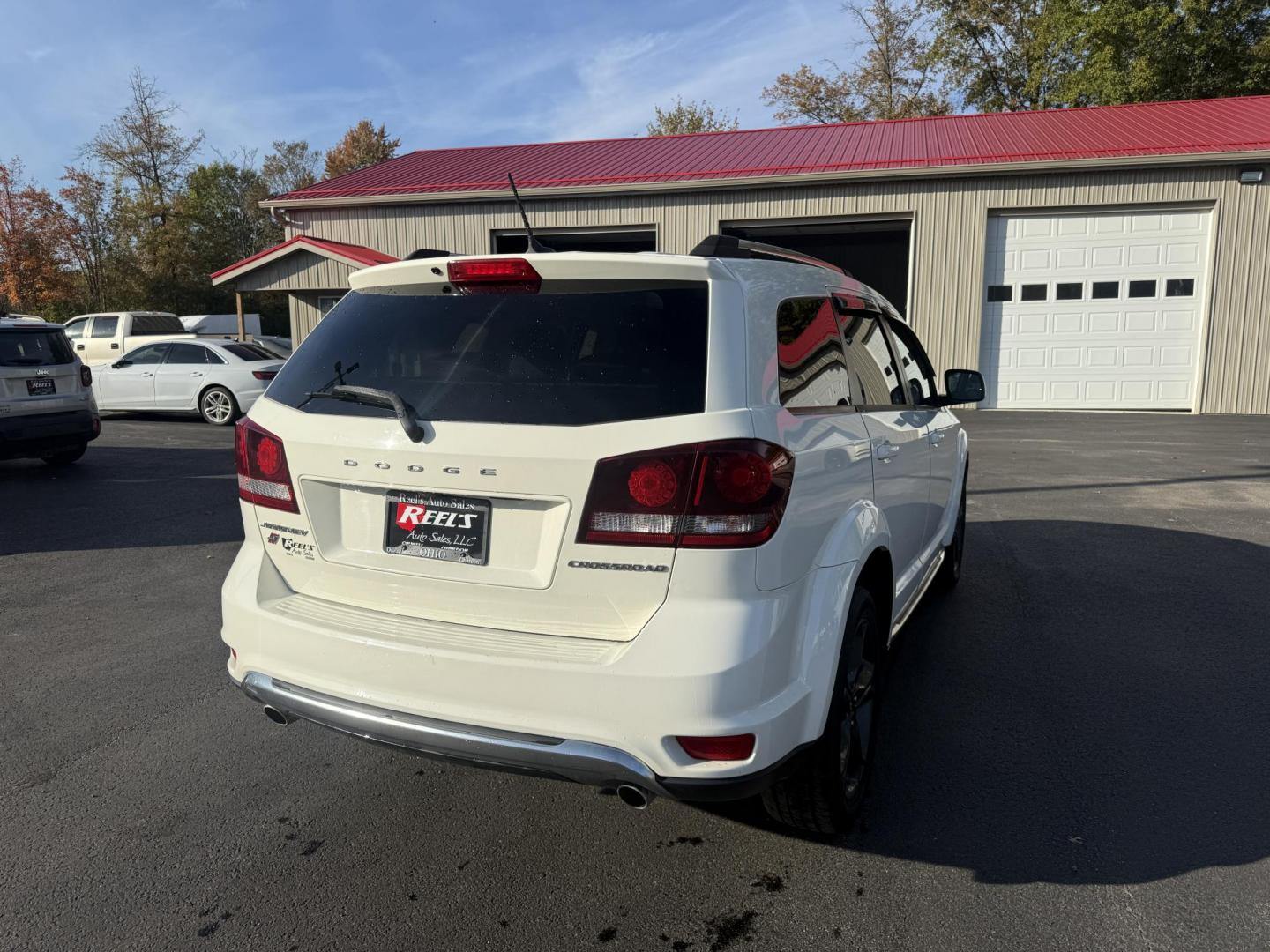 2018 White /Black Dodge Journey Crossroad AWD (3C4PDDGG1JT) with an 3.6L V6 DOHC 24V engine, 6A transmission, located at 547 E. Main St., Orwell, OH, 44076, (440) 437-5893, 41.535435, -80.847855 - Adventure-Ready and Family-Focused – 2018 Dodge Journey Crossroad AWD Embrace every journey with confidence in this 2018 Dodge Journey Crossroad AWD. Powered by the reliable 3.6L Pentastar V6 engine and a smooth 6-speed automatic transmission, this SUV delivers spirited performance while achiev - Photo#7