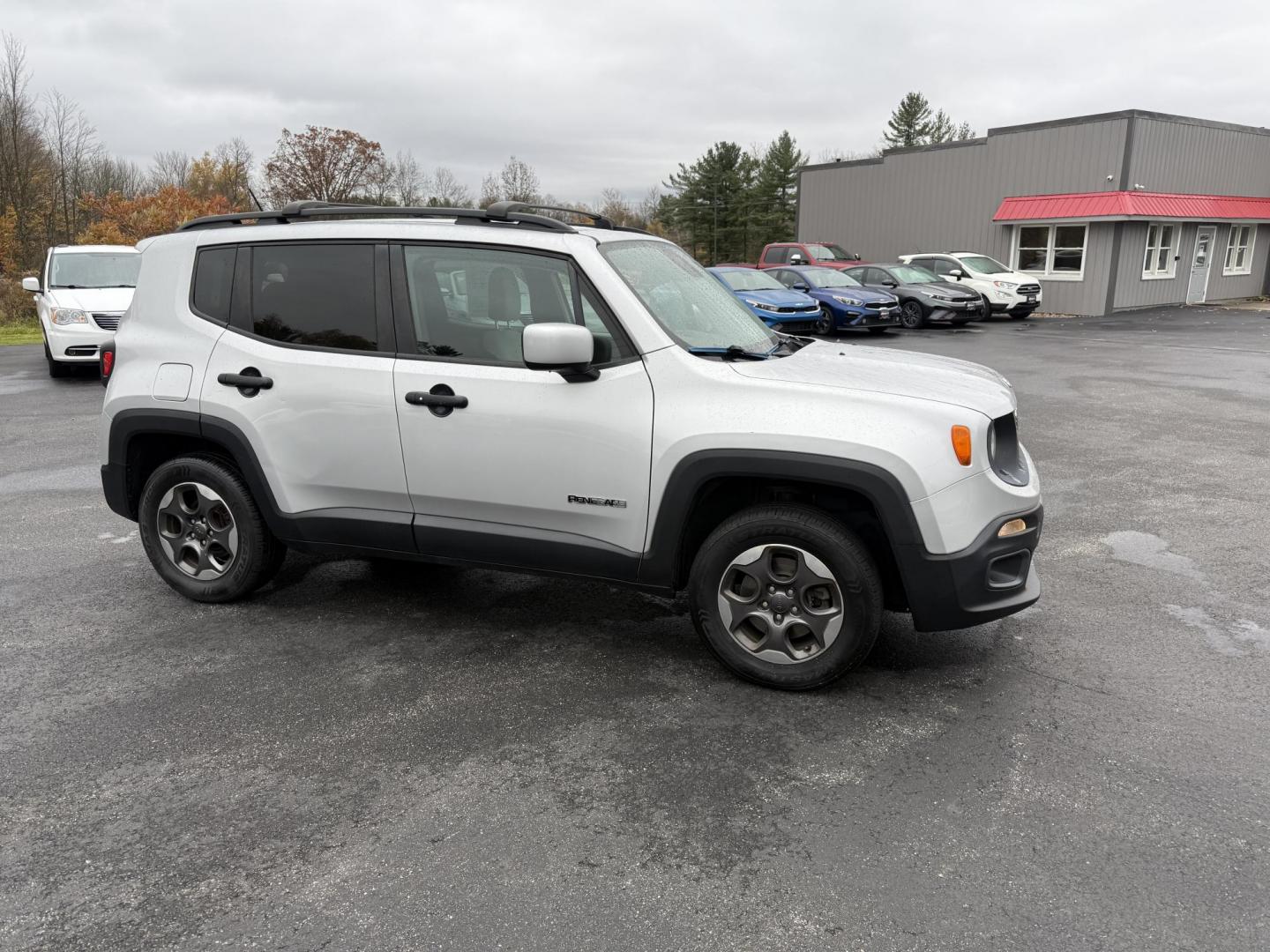 2015 Silver /Gray Jeep Renegade Latitude 4X4 (ZACCJBBH0FP) with an 1.4L I4 DOHC 16V TURBO engine, 6 Speed Manual transmission, located at 11115 Chardon Rd. , Chardon, OH, 44024, (440) 214-9705, 41.580246, -81.241943 - BRAND NEW CLUTH – 2015 Jeep Renegade Latitude 4WD – Adventure-Ready, Efficient, and Packed with Features Embrace every adventure with this 2015 Jeep Renegade Latitude 4WD. Powered by a spirited 1.4L MultiAir Turbo engine and paired with a 6-speed manual transmission, this Renegade offers an e - Photo#3