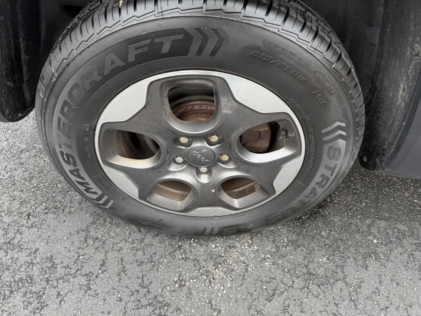 2015 Silver /Gray Jeep Renegade Latitude 4X4 (ZACCJBBH0FP) with an 1.4L I4 DOHC 16V TURBO engine, 6 Speed Manual transmission, located at 11115 Chardon Rd. , Chardon, OH, 44024, (440) 214-9705, 41.580246, -81.241943 - BRAND NEW CLUTH – 2015 Jeep Renegade Latitude 4WD – Adventure-Ready, Efficient, and Packed with Features Embrace every adventure with this 2015 Jeep Renegade Latitude 4WD. Powered by a spirited 1.4L MultiAir Turbo engine and paired with a 6-speed manual transmission, this Renegade offers an e - Photo#6