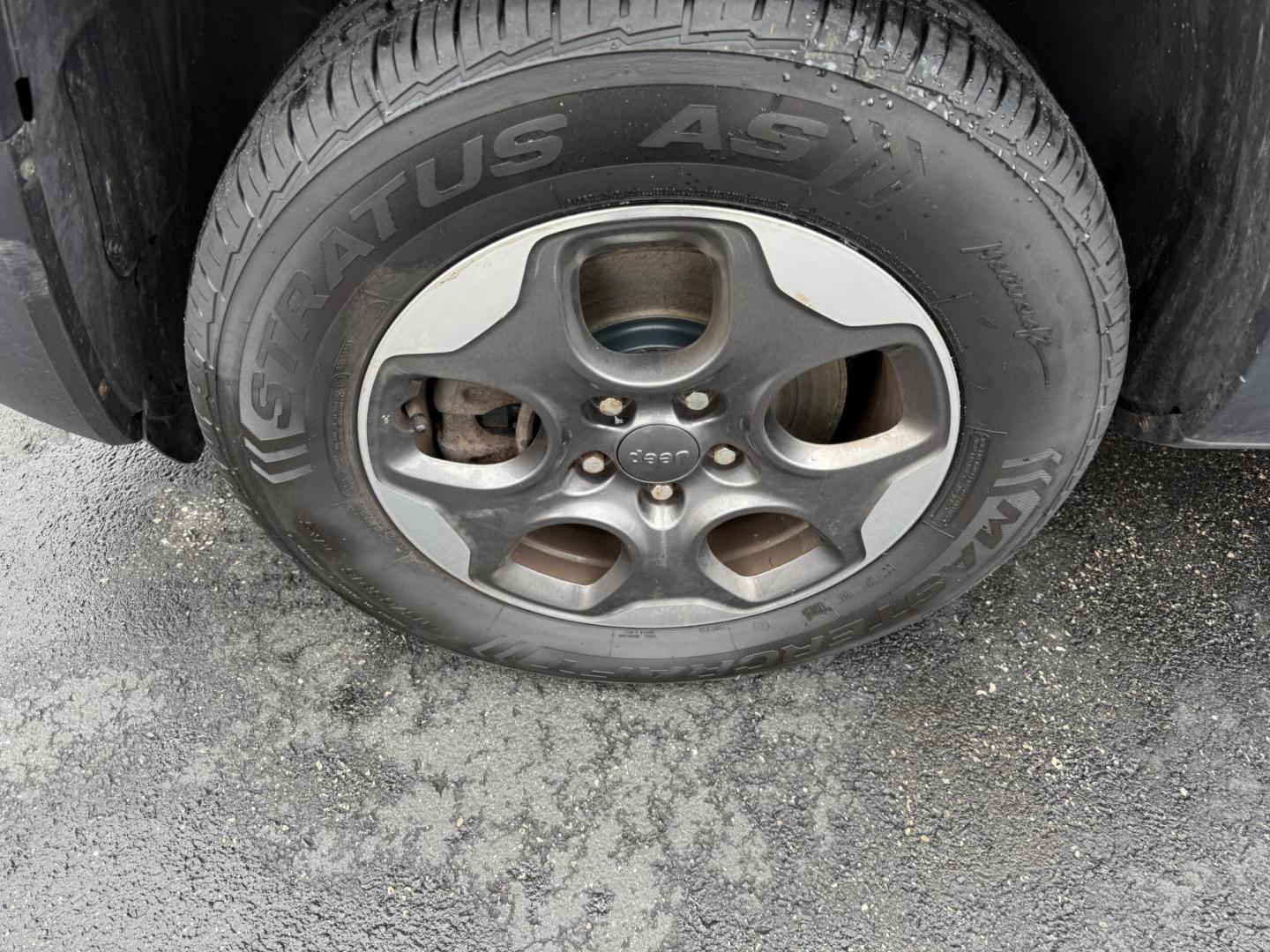 2015 Silver /Gray Jeep Renegade Latitude 4X4 (ZACCJBBH0FP) with an 1.4L I4 DOHC 16V TURBO engine, 6 Speed Manual transmission, located at 11115 Chardon Rd. , Chardon, OH, 44024, (440) 214-9705, 41.580246, -81.241943 - BRAND NEW CLUTH – 2015 Jeep Renegade Latitude 4WD – Adventure-Ready, Efficient, and Packed with Features Embrace every adventure with this 2015 Jeep Renegade Latitude 4WD. Powered by a spirited 1.4L MultiAir Turbo engine and paired with a 6-speed manual transmission, this Renegade offers an e - Photo#13