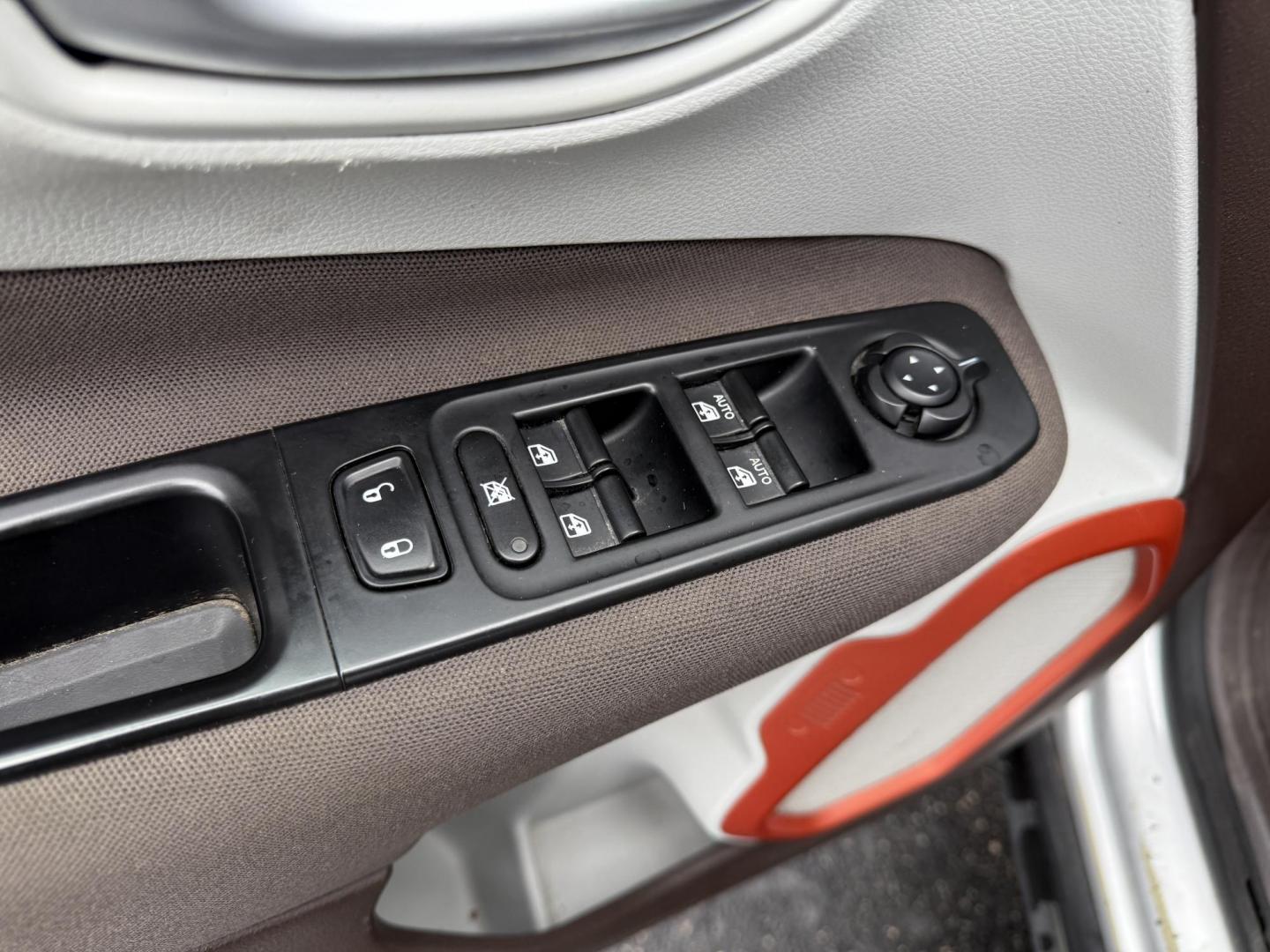 2015 Silver /Gray Jeep Renegade Latitude 4X4 (ZACCJBBH0FP) with an 1.4L I4 DOHC 16V TURBO engine, 6 Speed Manual transmission, located at 11115 Chardon Rd. , Chardon, OH, 44024, (440) 214-9705, 41.580246, -81.241943 - BRAND NEW CLUTH – 2015 Jeep Renegade Latitude 4WD – Adventure-Ready, Efficient, and Packed with Features Embrace every adventure with this 2015 Jeep Renegade Latitude 4WD. Powered by a spirited 1.4L MultiAir Turbo engine and paired with a 6-speed manual transmission, this Renegade offers an e - Photo#17