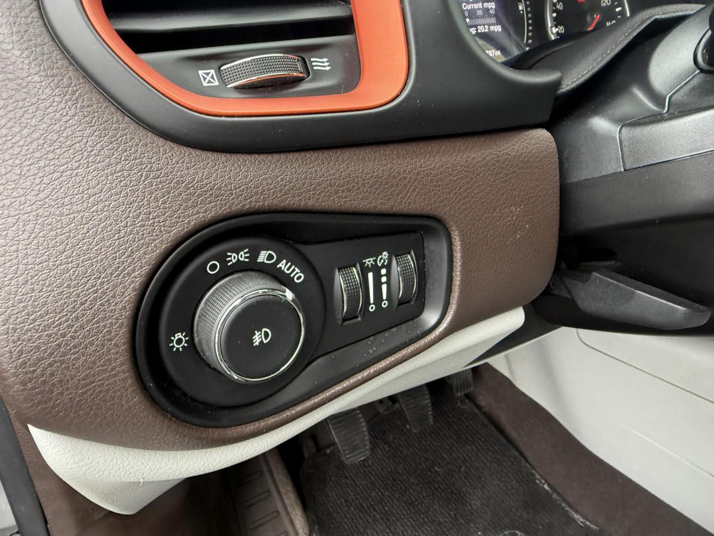 2015 Silver /Gray Jeep Renegade Latitude 4X4 (ZACCJBBH0FP) with an 1.4L I4 DOHC 16V TURBO engine, 6 Speed Manual transmission, located at 11115 Chardon Rd. , Chardon, OH, 44024, (440) 214-9705, 41.580246, -81.241943 - BRAND NEW CLUTH – 2015 Jeep Renegade Latitude 4WD – Adventure-Ready, Efficient, and Packed with Features Embrace every adventure with this 2015 Jeep Renegade Latitude 4WD. Powered by a spirited 1.4L MultiAir Turbo engine and paired with a 6-speed manual transmission, this Renegade offers an e - Photo#20