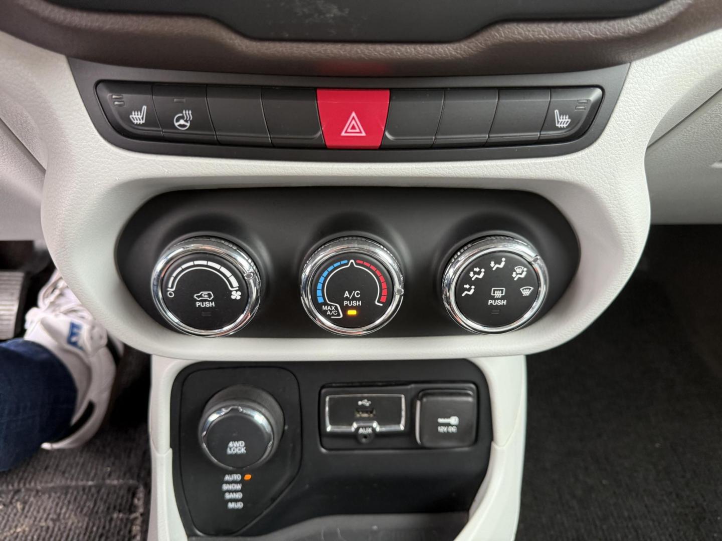 2015 Silver /Gray Jeep Renegade Latitude 4X4 (ZACCJBBH0FP) with an 1.4L I4 DOHC 16V TURBO engine, 6 Speed Manual transmission, located at 11115 Chardon Rd. , Chardon, OH, 44024, (440) 214-9705, 41.580246, -81.241943 - BRAND NEW CLUTH – 2015 Jeep Renegade Latitude 4WD – Adventure-Ready, Efficient, and Packed with Features Embrace every adventure with this 2015 Jeep Renegade Latitude 4WD. Powered by a spirited 1.4L MultiAir Turbo engine and paired with a 6-speed manual transmission, this Renegade offers an e - Photo#28