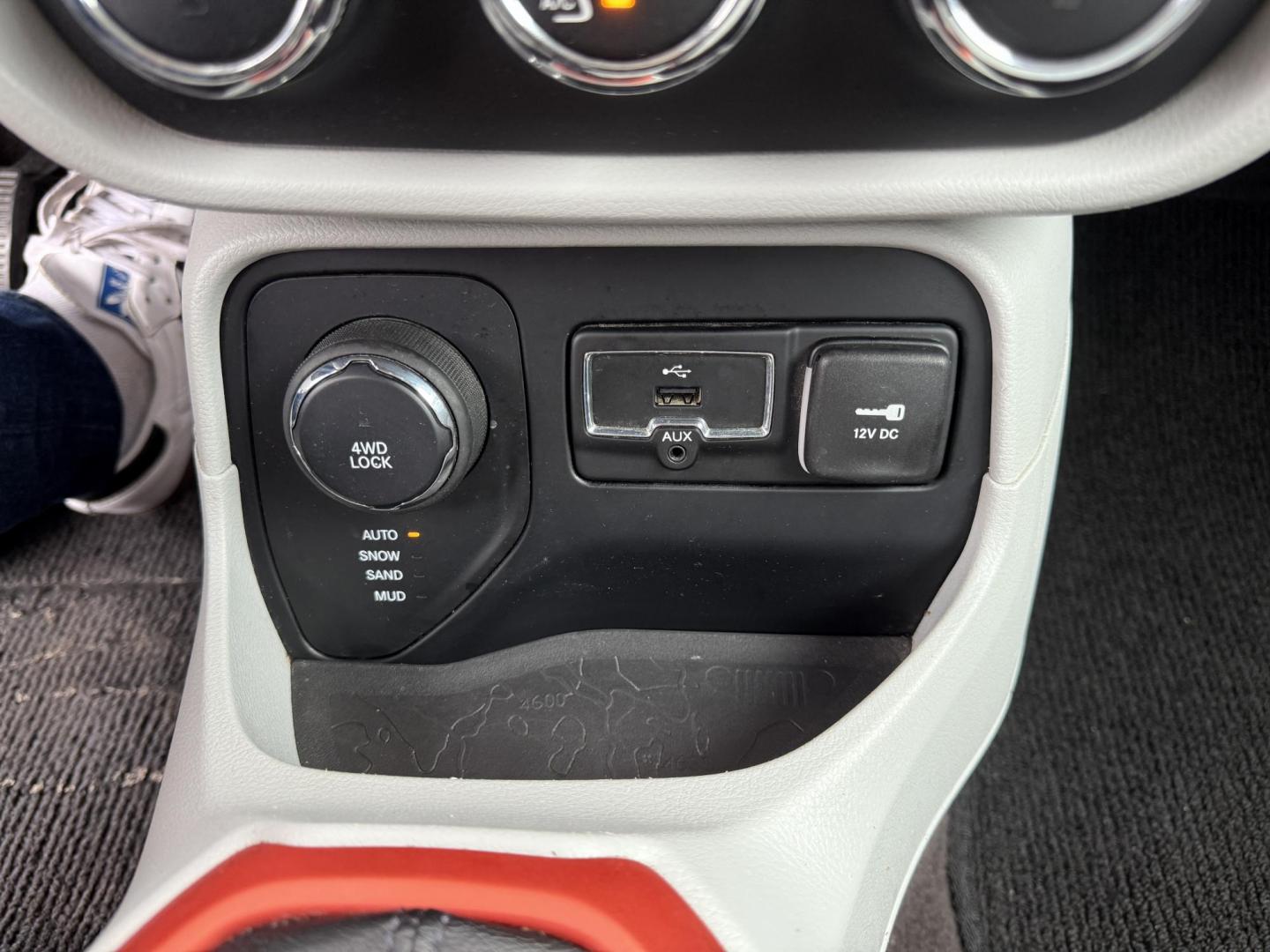 2015 Silver /Gray Jeep Renegade Latitude 4X4 (ZACCJBBH0FP) with an 1.4L I4 DOHC 16V TURBO engine, 6 Speed Manual transmission, located at 11115 Chardon Rd. , Chardon, OH, 44024, (440) 214-9705, 41.580246, -81.241943 - BRAND NEW CLUTH – 2015 Jeep Renegade Latitude 4WD – Adventure-Ready, Efficient, and Packed with Features Embrace every adventure with this 2015 Jeep Renegade Latitude 4WD. Powered by a spirited 1.4L MultiAir Turbo engine and paired with a 6-speed manual transmission, this Renegade offers an e - Photo#29