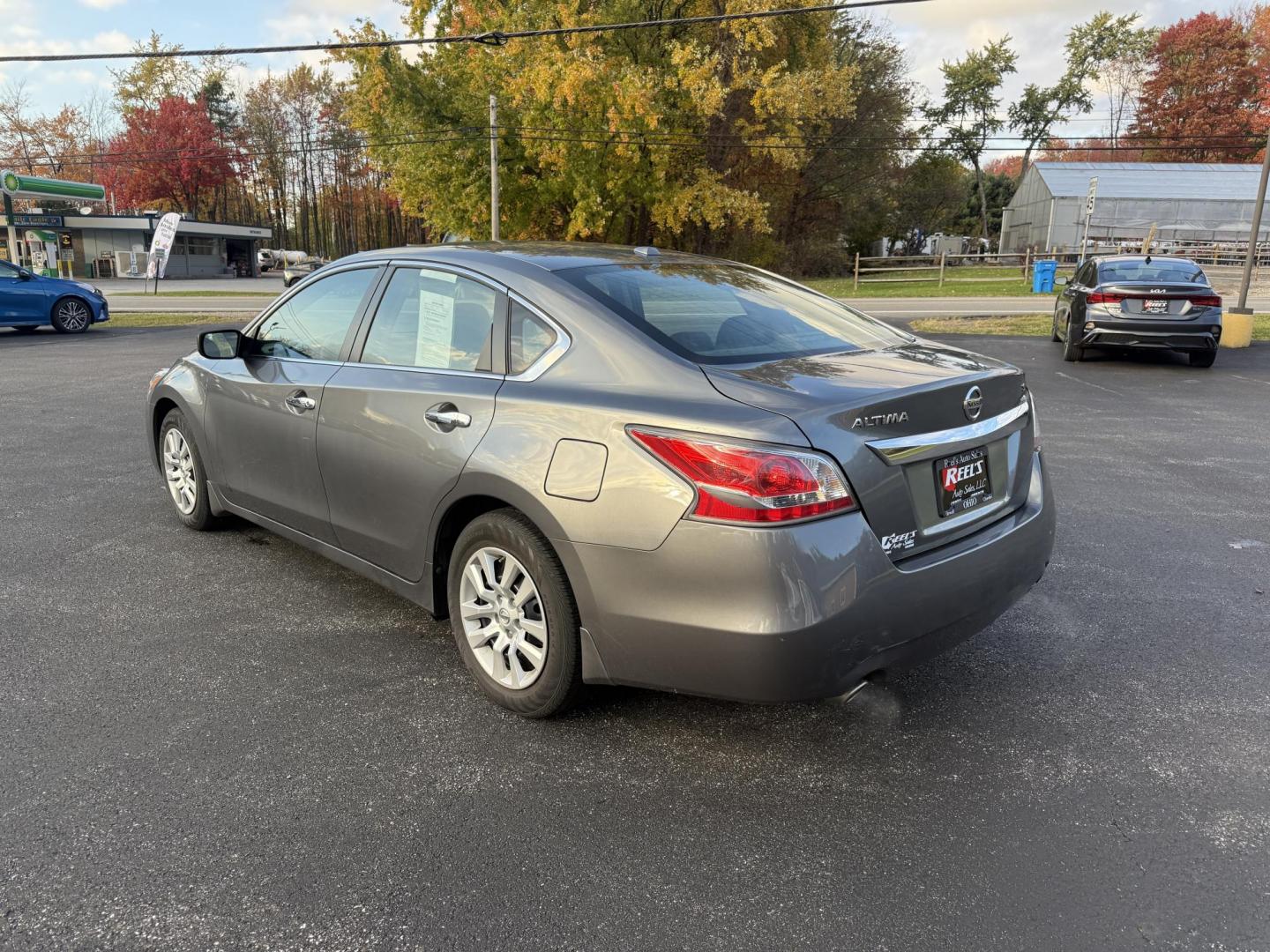 2015 Silver /Black Nissan Altima 2.5 S (1N4AL3AP1FC) with an 2.5L I4 DOHC 16V engine, Automatic transmission, located at 11115 Chardon Rd. , Chardon, OH, 44024, (440) 214-9705, 41.580246, -81.241943 - 2015 Nissan Altima 2.5 S – Low Mileage, Impressive Efficiency, and Everyday Comfort Enjoy outstanding reliability and remarkable efficiency with this 2015 Nissan Altima 2.5 S, boasting only 22,008 miles! Its fuel-sipping 2.5L I4 engine returns up to 37 MPG on the highway, making it the perfect - Photo#9