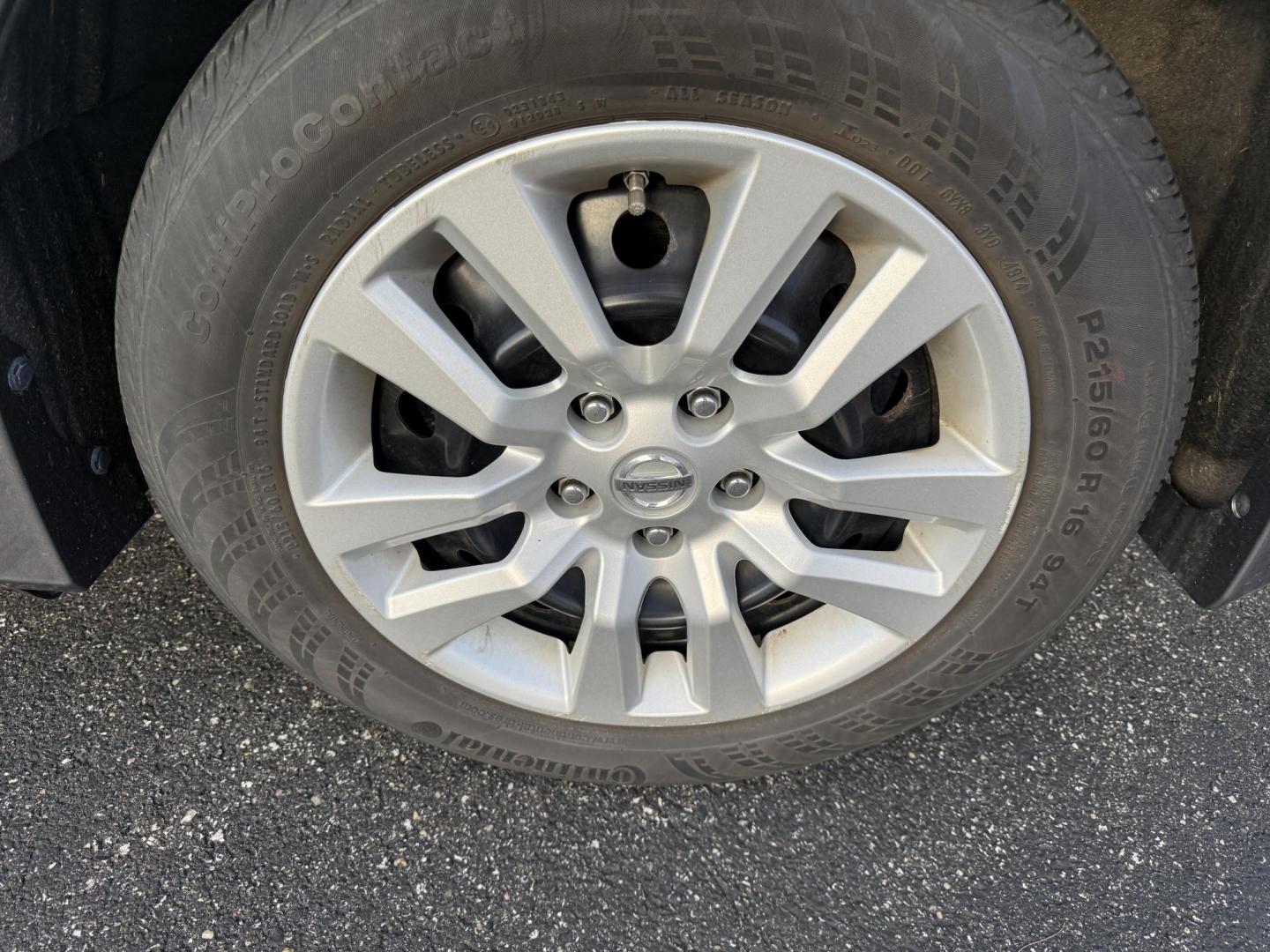 2015 Silver /Black Nissan Altima 2.5 S (1N4AL3AP1FC) with an 2.5L I4 DOHC 16V engine, Automatic transmission, located at 11115 Chardon Rd. , Chardon, OH, 44024, (440) 214-9705, 41.580246, -81.241943 - 2015 Nissan Altima 2.5 S – Low Mileage, Impressive Efficiency, and Everyday Comfort Enjoy outstanding reliability and remarkable efficiency with this 2015 Nissan Altima 2.5 S, boasting only 22,008 miles! Its fuel-sipping 2.5L I4 engine returns up to 37 MPG on the highway, making it the perfect - Photo#11