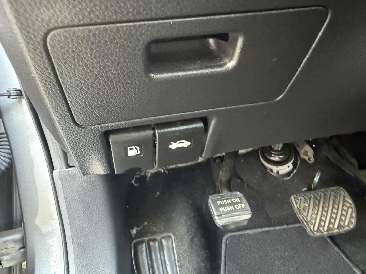 2015 Silver /Black Nissan Altima 2.5 S (1N4AL3AP1FC) with an 2.5L I4 DOHC 16V engine, Automatic transmission, located at 11115 Chardon Rd. , Chardon, OH, 44024, (440) 214-9705, 41.580246, -81.241943 - 2015 Nissan Altima 2.5 S – Low Mileage, Impressive Efficiency, and Everyday Comfort Enjoy outstanding reliability and remarkable efficiency with this 2015 Nissan Altima 2.5 S, boasting only 22,008 miles! Its fuel-sipping 2.5L I4 engine returns up to 37 MPG on the highway, making it the perfect - Photo#25