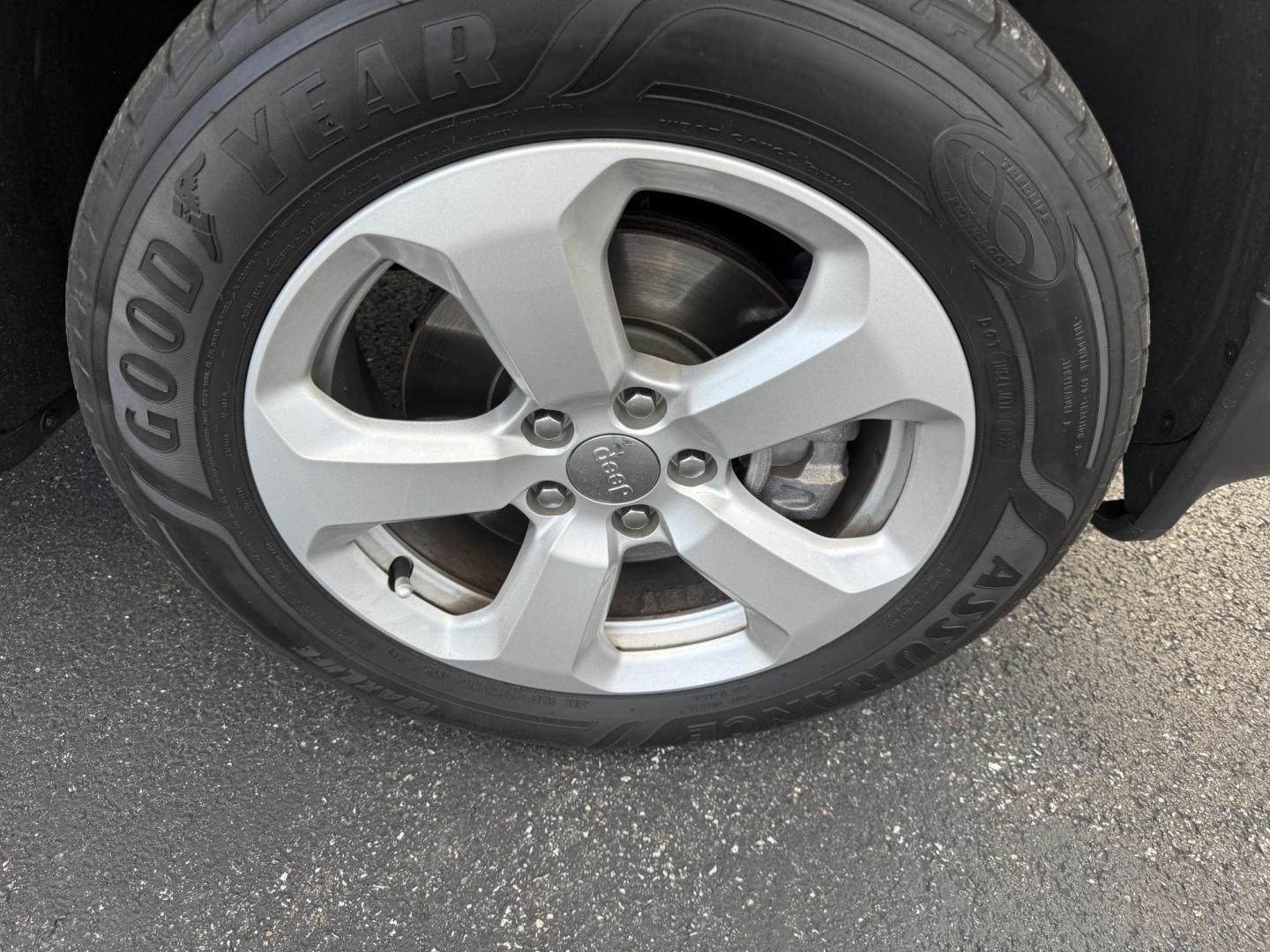 2019 Blue /White Jeep Compass Latitude 4WD (3C4NJDBB6KT) with an 2.4L I4 DOHC 16V engine, Automatic transmission, located at 11115 Chardon Rd. , Chardon, OH, 44024, (440) 214-9705, 41.580246, -81.241943 - 2019 Jeep Compass Latitude 4WD – Versatile, Comfortable, and Adventure-Ready Explore new roads with confidence in this 2019 Jeep Compass Latitude 4WD. Powered by a fuel-efficient 2.4L I4 MultiAir engine, you’ll enjoy up to 30 MPG highway while benefiting from Jeep’s legendary 4WD capability - Photo#4