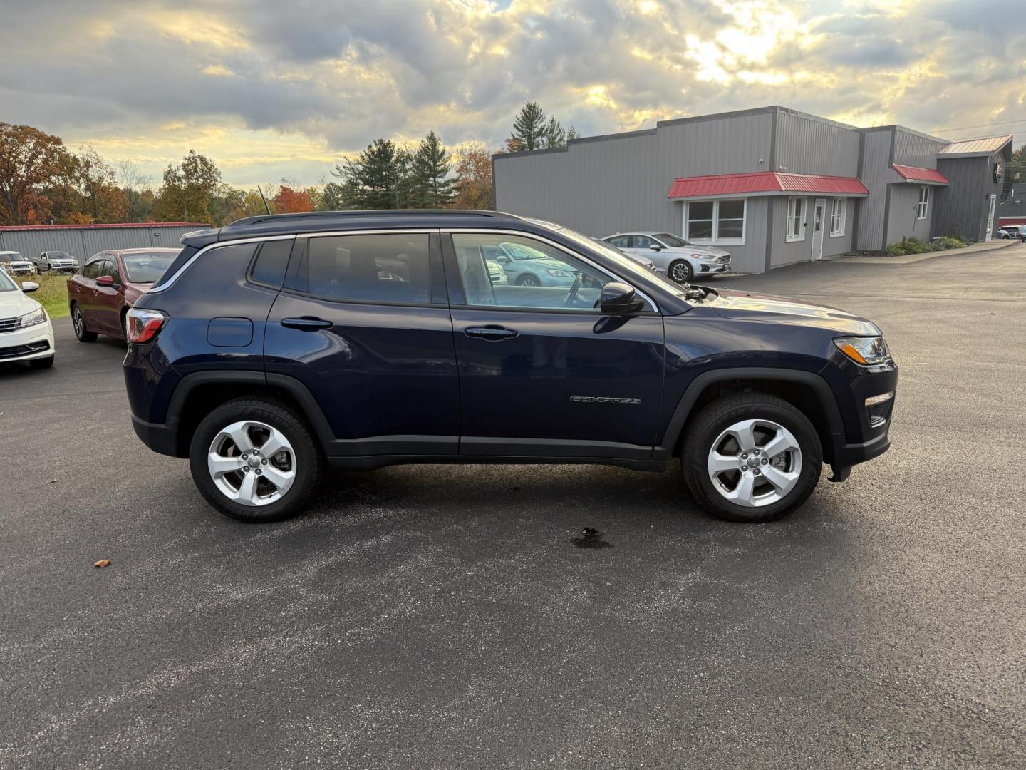 2019 Blue /White Jeep Compass Latitude 4WD (3C4NJDBB6KT) with an 2.4L I4 DOHC 16V engine, Automatic transmission, located at 11115 Chardon Rd. , Chardon, OH, 44024, (440) 214-9705, 41.580246, -81.241943 - 2019 Jeep Compass Latitude 4WD – Versatile, Comfortable, and Adventure-Ready Explore new roads with confidence in this 2019 Jeep Compass Latitude 4WD. Powered by a fuel-efficient 2.4L I4 MultiAir engine, you’ll enjoy up to 30 MPG highway while benefiting from Jeep’s legendary 4WD capability - Photo#5