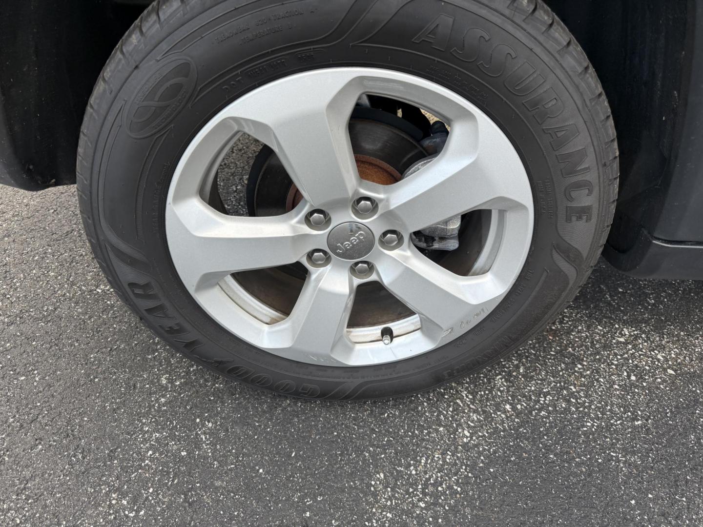 2019 Blue /White Jeep Compass Latitude 4WD (3C4NJDBB6KT) with an 2.4L I4 DOHC 16V engine, Automatic transmission, located at 11115 Chardon Rd. , Chardon, OH, 44024, (440) 214-9705, 41.580246, -81.241943 - 2019 Jeep Compass Latitude 4WD – Versatile, Comfortable, and Adventure-Ready Explore new roads with confidence in this 2019 Jeep Compass Latitude 4WD. Powered by a fuel-efficient 2.4L I4 MultiAir engine, you’ll enjoy up to 30 MPG highway while benefiting from Jeep’s legendary 4WD capability - Photo#6