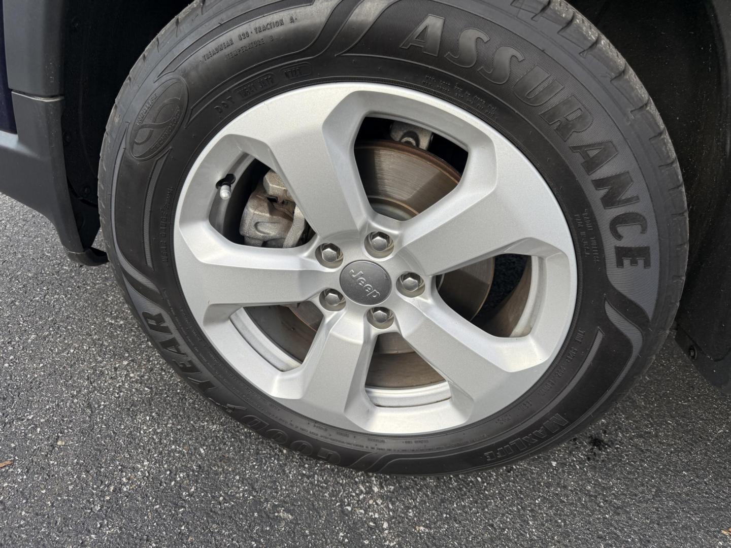 2019 Blue /White Jeep Compass Latitude 4WD (3C4NJDBB6KT) with an 2.4L I4 DOHC 16V engine, Automatic transmission, located at 11115 Chardon Rd. , Chardon, OH, 44024, (440) 214-9705, 41.580246, -81.241943 - 2019 Jeep Compass Latitude 4WD – Versatile, Comfortable, and Adventure-Ready Explore new roads with confidence in this 2019 Jeep Compass Latitude 4WD. Powered by a fuel-efficient 2.4L I4 MultiAir engine, you’ll enjoy up to 30 MPG highway while benefiting from Jeep’s legendary 4WD capability - Photo#13