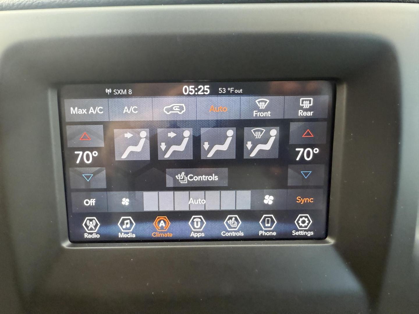 2019 Blue /White Jeep Compass Latitude 4WD (3C4NJDBB6KT) with an 2.4L I4 DOHC 16V engine, Automatic transmission, located at 11115 Chardon Rd. , Chardon, OH, 44024, (440) 214-9705, 41.580246, -81.241943 - 2019 Jeep Compass Latitude 4WD – Versatile, Comfortable, and Adventure-Ready Explore new roads with confidence in this 2019 Jeep Compass Latitude 4WD. Powered by a fuel-efficient 2.4L I4 MultiAir engine, you’ll enjoy up to 30 MPG highway while benefiting from Jeep’s legendary 4WD capability - Photo#28