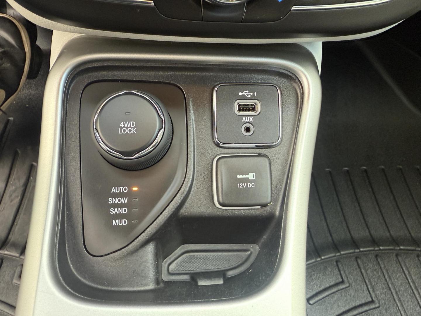 2019 Blue /White Jeep Compass Latitude 4WD (3C4NJDBB6KT) with an 2.4L I4 DOHC 16V engine, Automatic transmission, located at 11115 Chardon Rd. , Chardon, OH, 44024, (440) 214-9705, 41.580246, -81.241943 - 2019 Jeep Compass Latitude 4WD – Versatile, Comfortable, and Adventure-Ready Explore new roads with confidence in this 2019 Jeep Compass Latitude 4WD. Powered by a fuel-efficient 2.4L I4 MultiAir engine, you’ll enjoy up to 30 MPG highway while benefiting from Jeep’s legendary 4WD capability - Photo#33