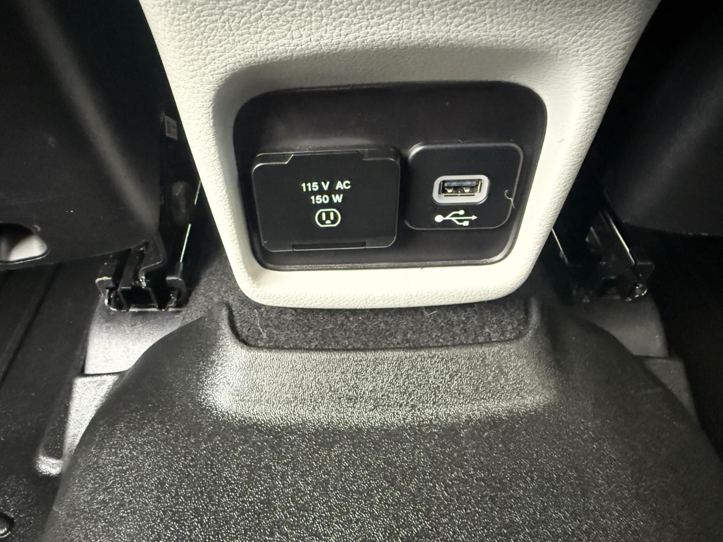 2019 Blue /White Jeep Compass Latitude 4WD (3C4NJDBB6KT) with an 2.4L I4 DOHC 16V engine, Automatic transmission, located at 11115 Chardon Rd. , Chardon, OH, 44024, (440) 214-9705, 41.580246, -81.241943 - 2019 Jeep Compass Latitude 4WD – Versatile, Comfortable, and Adventure-Ready Explore new roads with confidence in this 2019 Jeep Compass Latitude 4WD. Powered by a fuel-efficient 2.4L I4 MultiAir engine, you’ll enjoy up to 30 MPG highway while benefiting from Jeep’s legendary 4WD capability - Photo#39