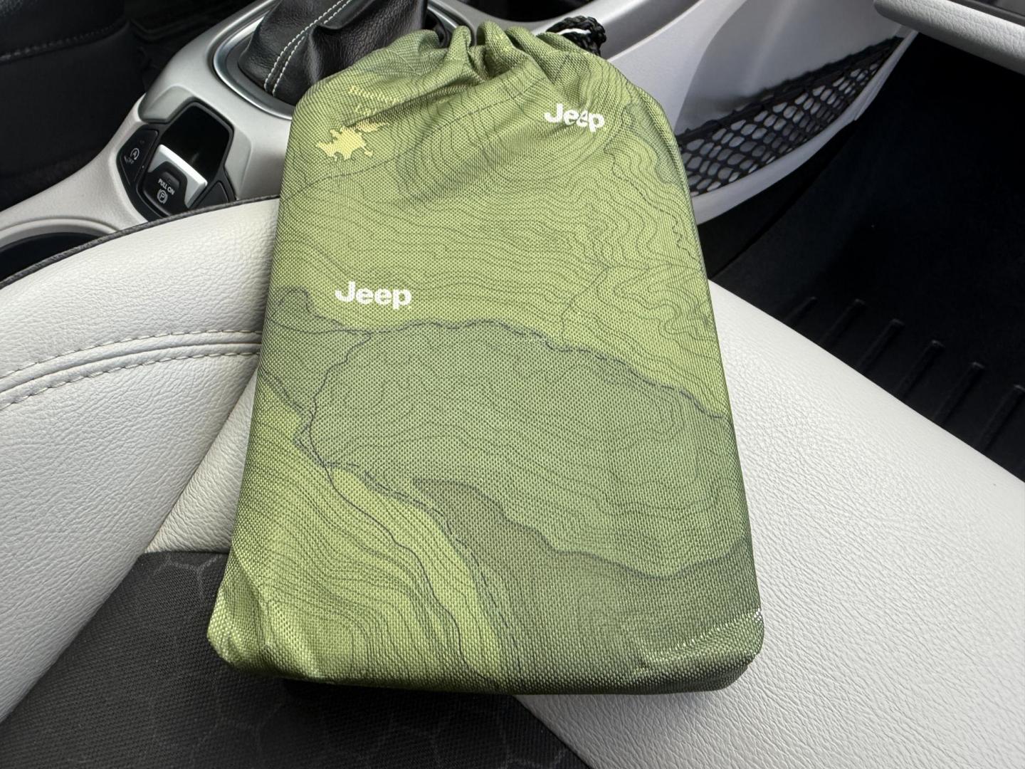 2019 Blue /White Jeep Compass Latitude 4WD (3C4NJDBB6KT) with an 2.4L I4 DOHC 16V engine, Automatic transmission, located at 11115 Chardon Rd. , Chardon, OH, 44024, (440) 214-9705, 41.580246, -81.241943 - 2019 Jeep Compass Latitude 4WD – Versatile, Comfortable, and Adventure-Ready Explore new roads with confidence in this 2019 Jeep Compass Latitude 4WD. Powered by a fuel-efficient 2.4L I4 MultiAir engine, you’ll enjoy up to 30 MPG highway while benefiting from Jeep’s legendary 4WD capability - Photo#48