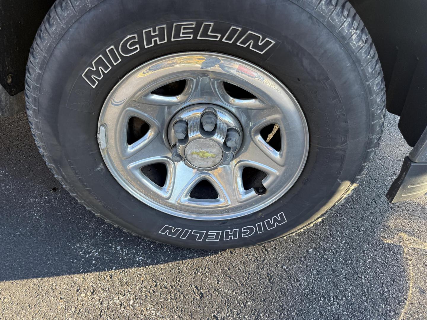 2015 Blue /Black Chevrolet Silverado 1500 LS Long Box 4WD (1GCNKPEC1FZ) with an 5.3L V8 engine, Automatic transmission, located at 547 E. Main St., Orwell, OH, 44076, (440) 437-5893, 41.535435, -80.847855 - 2015 Chevrolet Silverado 1500 LS Regular Cab Long Bed 4WD – Built for Work, Ready for Anything Tackle any job with confidence in this 2015 Chevrolet Silverado 1500 LS Regular Cab Long Bed 4WD. Powered by a robust 5.3L EcoTec3 V8 engine and a 6-speed automatic transmission, this truck is enginee - Photo#4