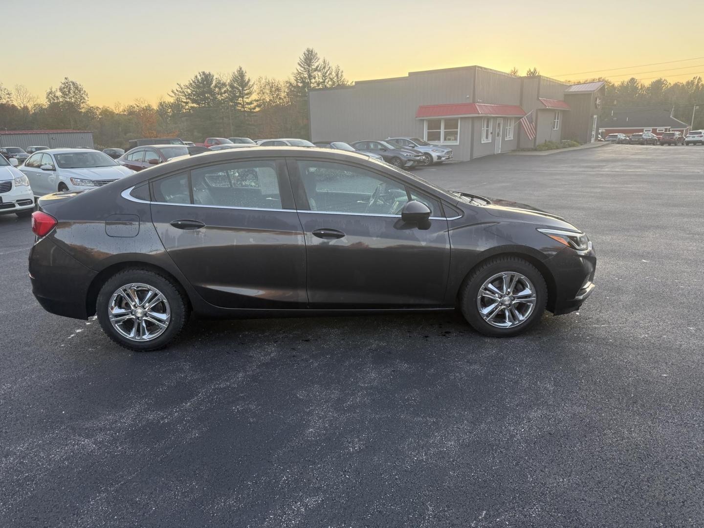 2017 Gray /Black Chevrolet Cruze LT Auto (1G1BE5SMXH7) with an 1.4L I4 DOHC 16V TURBO engine, Automatic transmission, located at 11115 Chardon Rd. , Chardon, OH, 44024, (440) 214-9705, 41.580246, -81.241943 - 2017 Chevrolet Cruze LT – Turbocharged Efficiency, Modern Comfort, and Smart Technology Experience a blend of spirited performance and fuel-saving efficiency in this 2017 Chevrolet Cruze LT. Its 1.4L EcoTec turbocharged engine and 6-speed automatic transmission deliver a fun drive and outstandi - Photo#5