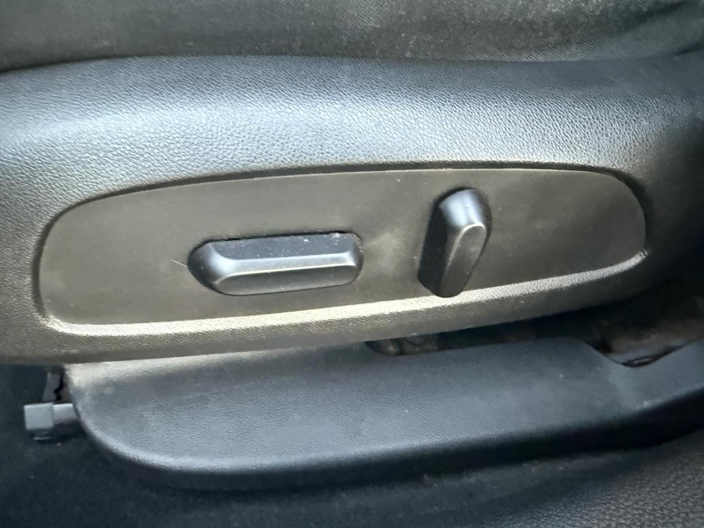 2017 Gray /Black Chevrolet Cruze LT Auto (1G1BE5SMXH7) with an 1.4L I4 DOHC 16V TURBO engine, Automatic transmission, located at 11115 Chardon Rd. , Chardon, OH, 44024, (440) 214-9705, 41.580246, -81.241943 - 2017 Chevrolet Cruze LT – Turbocharged Efficiency, Modern Comfort, and Smart Technology Experience a blend of spirited performance and fuel-saving efficiency in this 2017 Chevrolet Cruze LT. Its 1.4L EcoTec turbocharged engine and 6-speed automatic transmission deliver a fun drive and outstandi - Photo#20