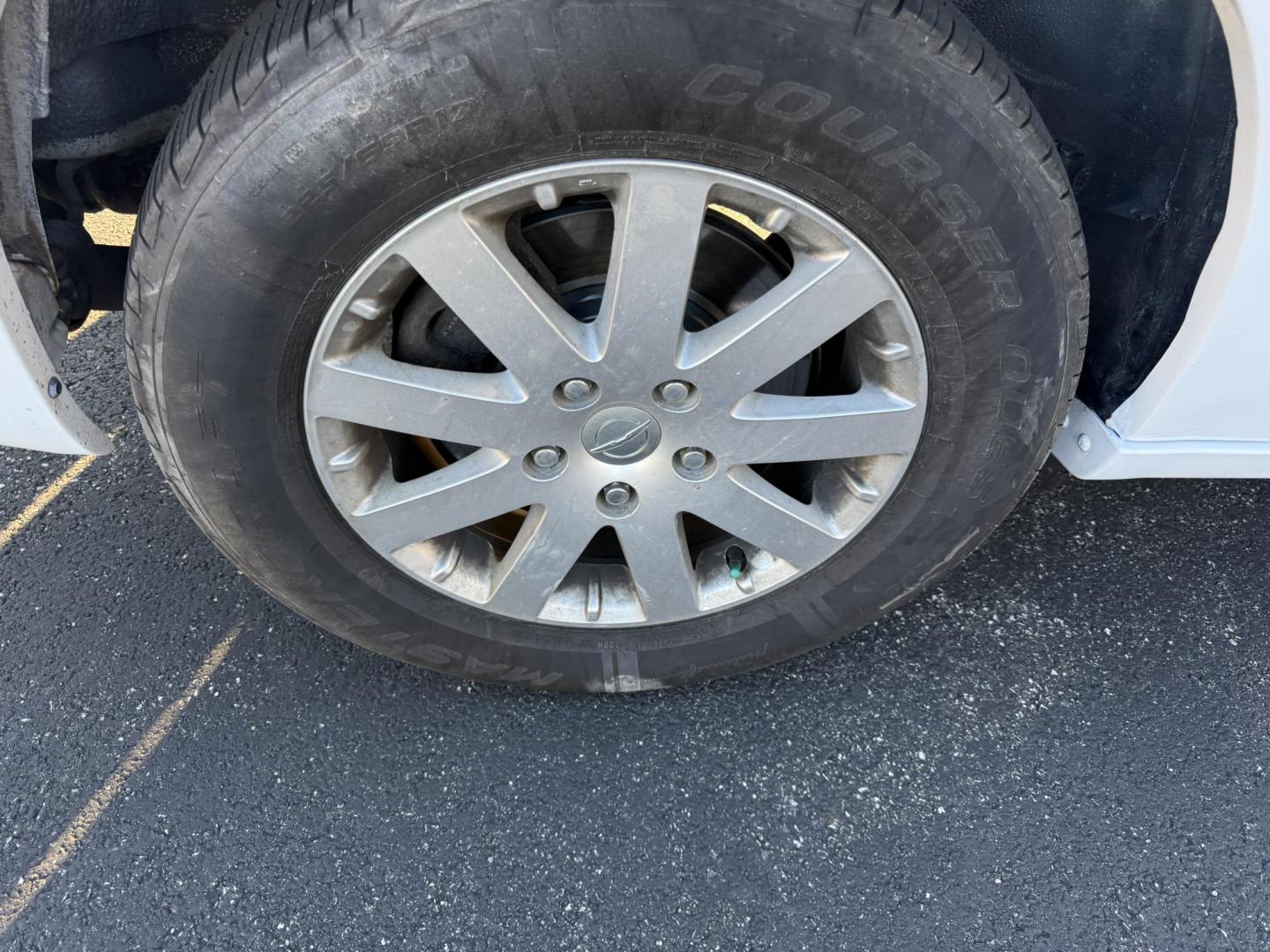 2015 White /Black Chrysler Town & Country Touring (2C4RC1BG7FR) with an 3.6L V6 DOHC 24V FFV engine, Automatic transmission, located at 11115 Chardon Rd. , Chardon, OH, 44024, (440) 214-9705, 41.580246, -81.241943 - Photo#6