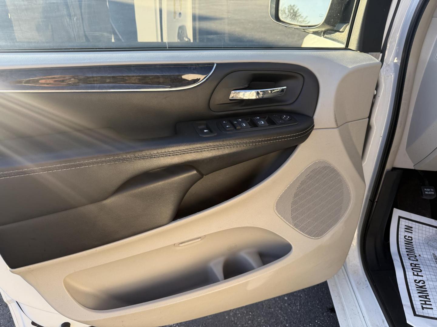 2015 White /Black Chrysler Town & Country Touring (2C4RC1BG7FR) with an 3.6L V6 DOHC 24V FFV engine, Automatic transmission, located at 11115 Chardon Rd. , Chardon, OH, 44024, (440) 214-9705, 41.580246, -81.241943 - Photo#14