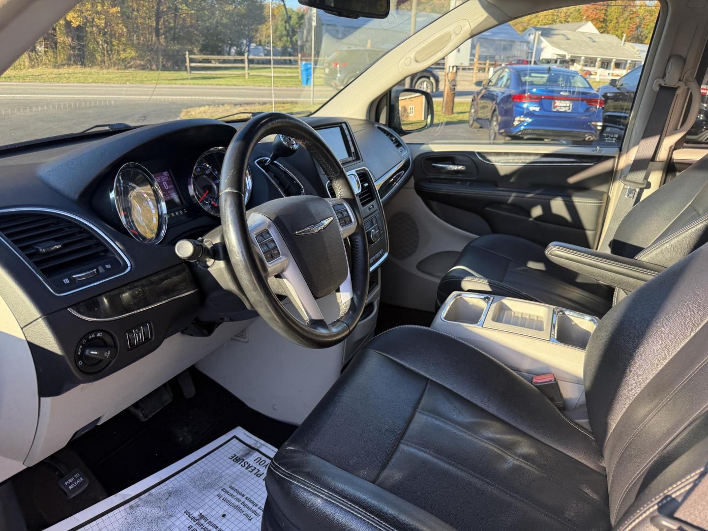 2015 White /Black Chrysler Town & Country Touring (2C4RC1BG7FR) with an 3.6L V6 DOHC 24V FFV engine, Automatic transmission, located at 11115 Chardon Rd. , Chardon, OH, 44024, (440) 214-9705, 41.580246, -81.241943 - Photo#15