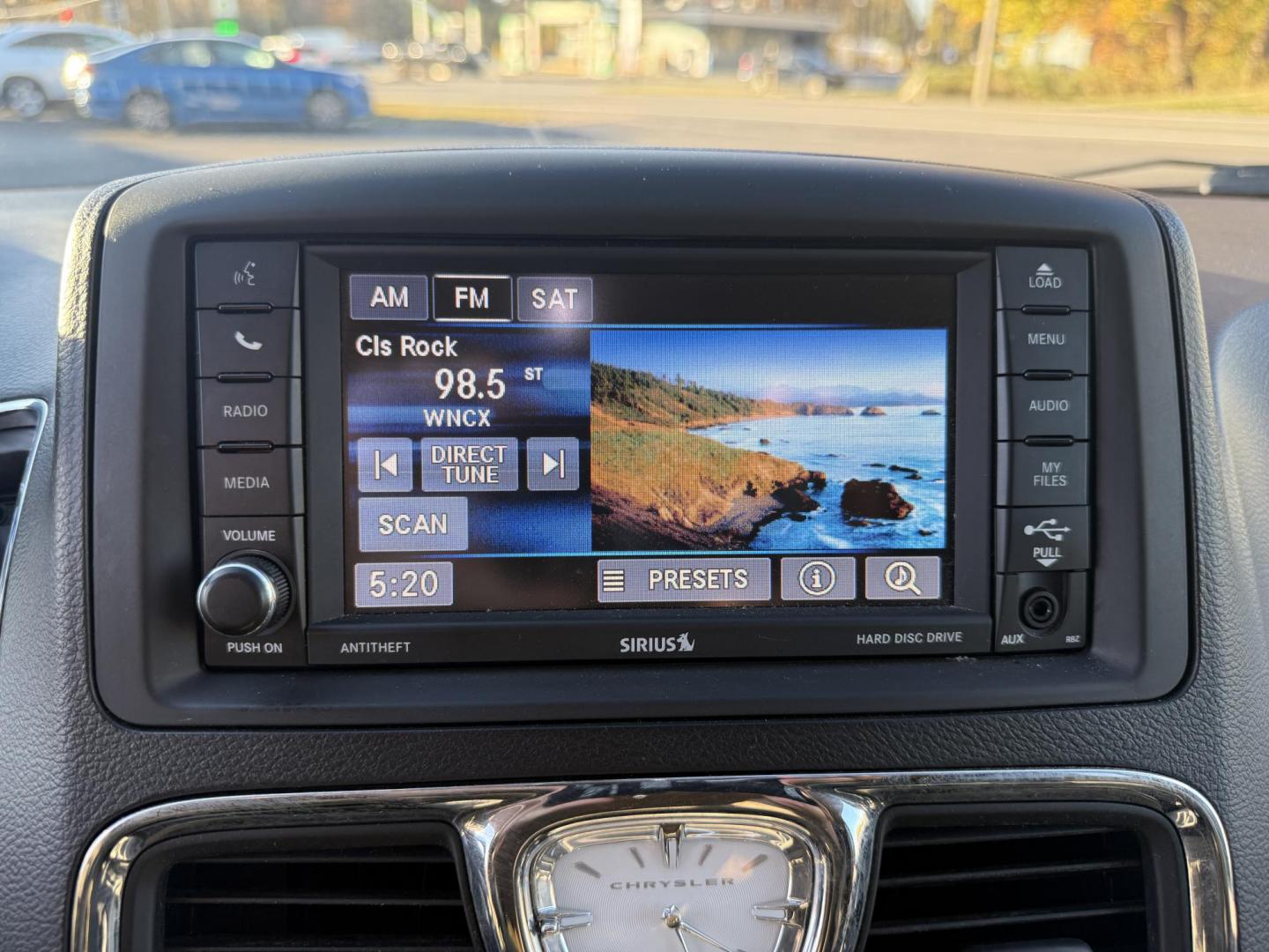 2015 White /Black Chrysler Town & Country Touring (2C4RC1BG7FR) with an 3.6L V6 DOHC 24V FFV engine, Automatic transmission, located at 11115 Chardon Rd. , Chardon, OH, 44024, (440) 214-9705, 41.580246, -81.241943 - Photo#25