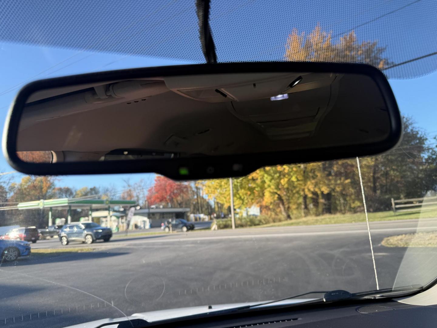 2015 White /Black Chrysler Town & Country Touring (2C4RC1BG7FR) with an 3.6L V6 DOHC 24V FFV engine, Automatic transmission, located at 11115 Chardon Rd. , Chardon, OH, 44024, (440) 214-9705, 41.580246, -81.241943 - Photo#28