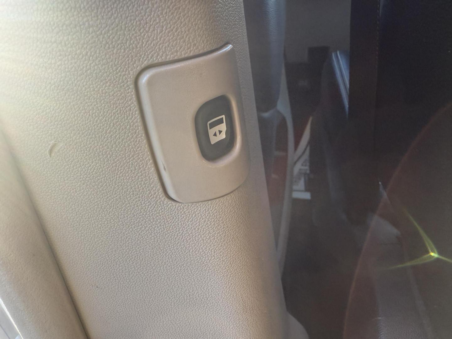 2015 White /Black Chrysler Town & Country Touring (2C4RC1BG7FR) with an 3.6L V6 DOHC 24V FFV engine, Automatic transmission, located at 11115 Chardon Rd. , Chardon, OH, 44024, (440) 214-9705, 41.580246, -81.241943 - Photo#35