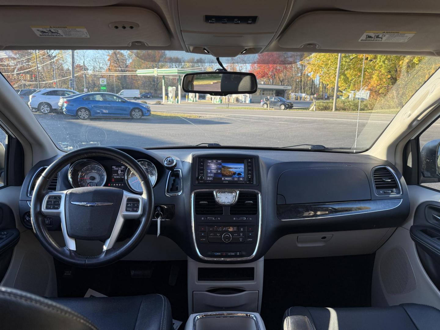 2015 White /Black Chrysler Town & Country Touring (2C4RC1BG7FR) with an 3.6L V6 DOHC 24V FFV engine, Automatic transmission, located at 11115 Chardon Rd. , Chardon, OH, 44024, (440) 214-9705, 41.580246, -81.241943 - Photo#36
