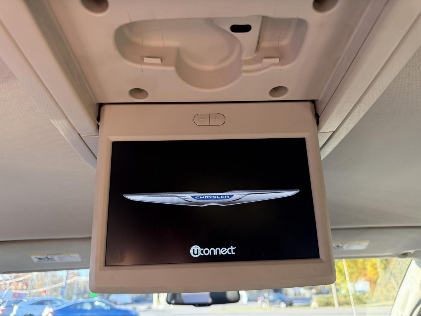 2015 White /Black Chrysler Town & Country Touring (2C4RC1BG7FR) with an 3.6L V6 DOHC 24V FFV engine, Automatic transmission, located at 11115 Chardon Rd. , Chardon, OH, 44024, (440) 214-9705, 41.580246, -81.241943 - Photo#38