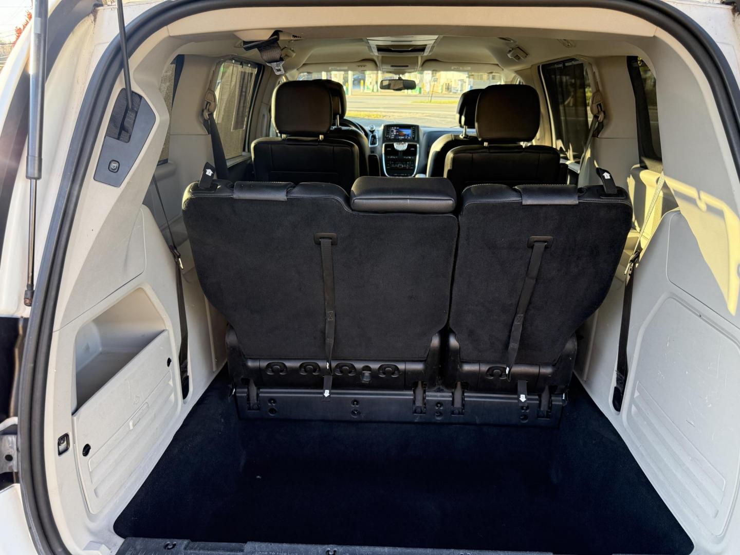 2015 White /Black Chrysler Town & Country Touring (2C4RC1BG7FR) with an 3.6L V6 DOHC 24V FFV engine, Automatic transmission, located at 11115 Chardon Rd. , Chardon, OH, 44024, (440) 214-9705, 41.580246, -81.241943 - Photo#40