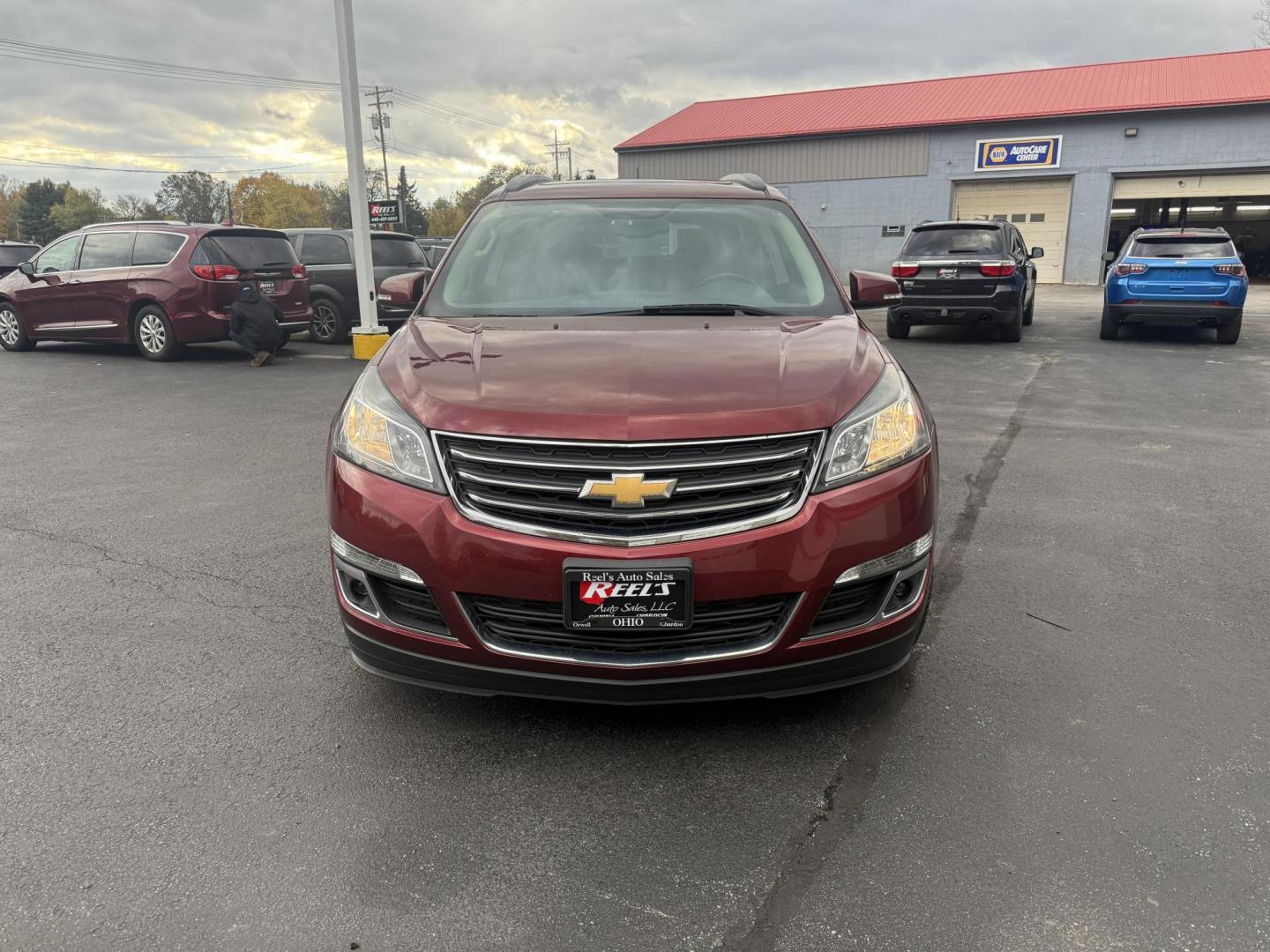 2017 Red /Brown Chevrolet Traverse 2LT AWD (1GNKVHKD3HJ) with an 3.6L V6 DOHC 24V engine, 6A transmission, located at 547 E. Main St., Orwell, OH, 44076, (440) 437-5893, 41.535435, -80.847855 - Photo#1