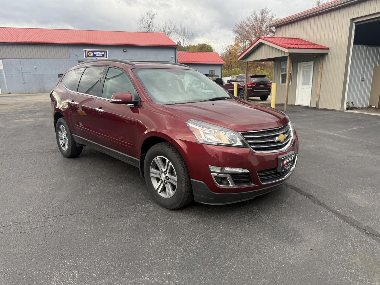 2017 Red /Brown Chevrolet Traverse 2LT AWD (1GNKVHKD3HJ) with an 3.6L V6 DOHC 24V engine, 6A transmission, located at 547 E. Main St., Orwell, OH, 44076, (440) 437-5893, 41.535435, -80.847855 - Photo#2