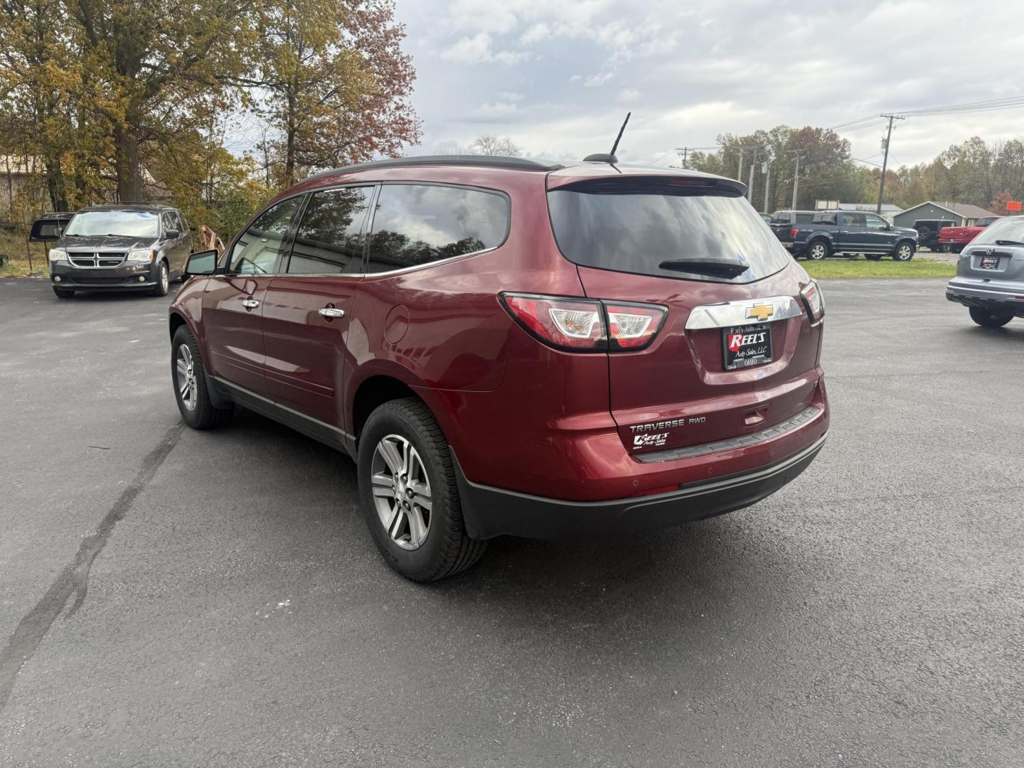2017 Red /Brown Chevrolet Traverse 2LT AWD (1GNKVHKD3HJ) with an 3.6L V6 DOHC 24V engine, 6A transmission, located at 547 E. Main St., Orwell, OH, 44076, (440) 437-5893, 41.535435, -80.847855 - Photo#9
