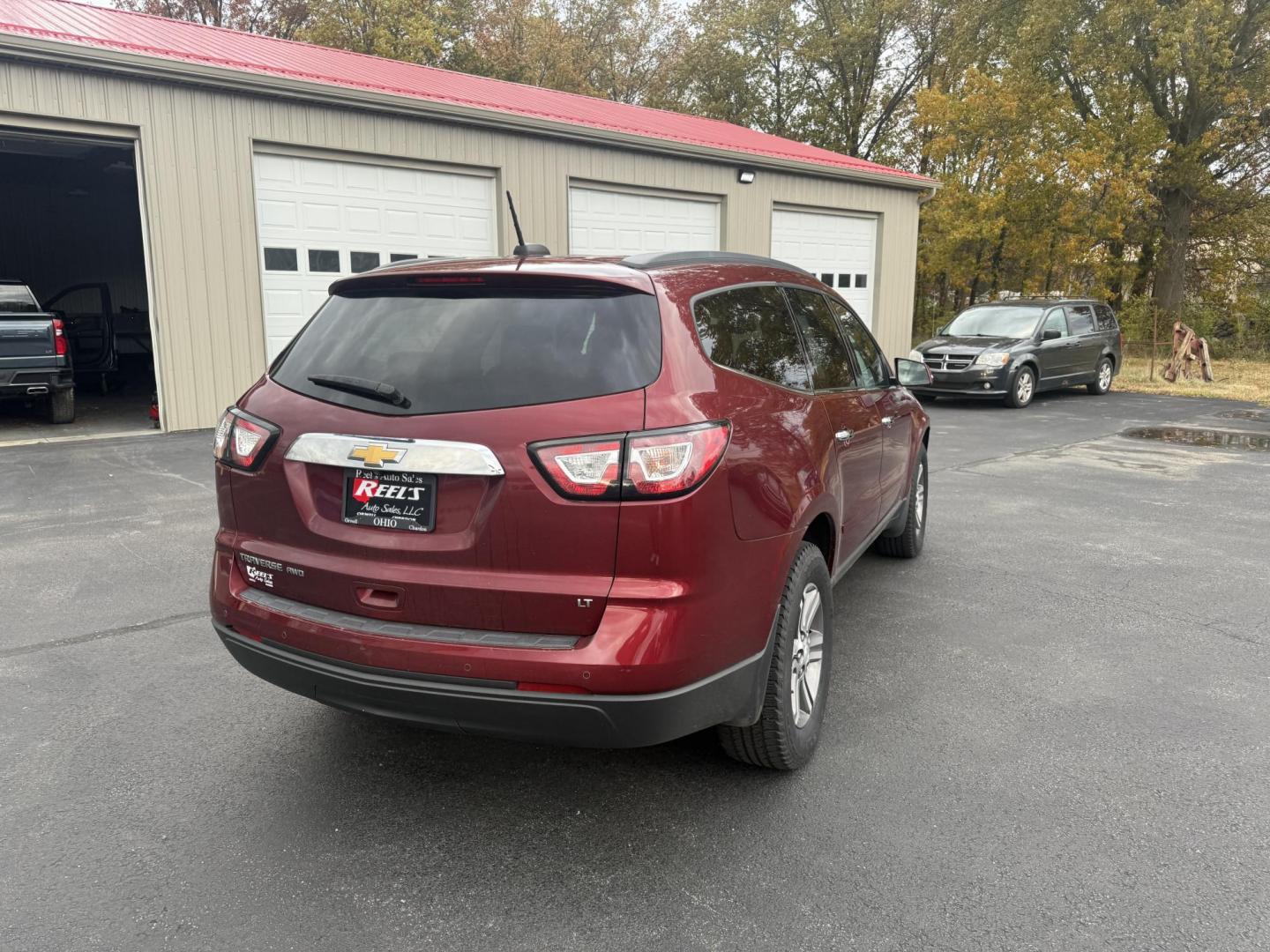 2017 Red /Brown Chevrolet Traverse 2LT AWD (1GNKVHKD3HJ) with an 3.6L V6 DOHC 24V engine, 6A transmission, located at 547 E. Main St., Orwell, OH, 44076, (440) 437-5893, 41.535435, -80.847855 - Photo#7